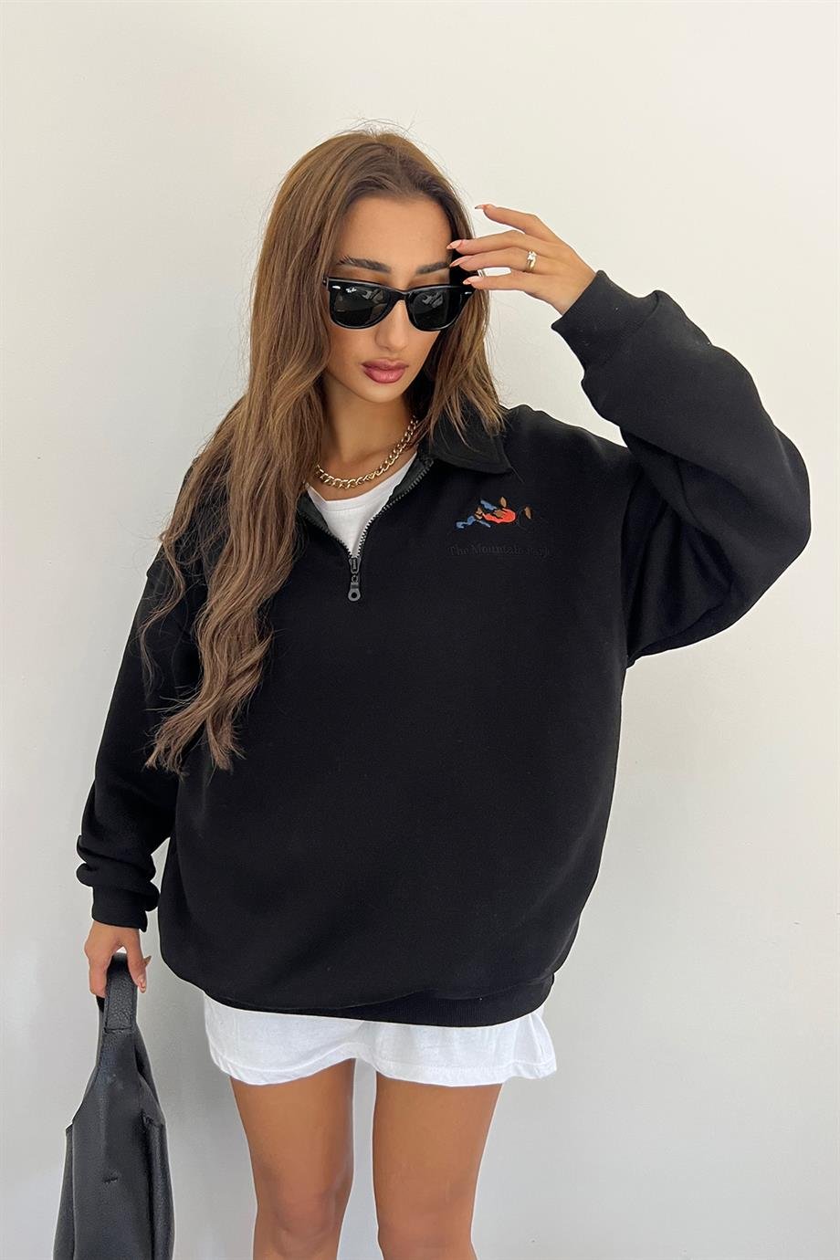 Siyah The Montein Park Baskılı Fermuarlı Polo Yaka 3 İplik Şardonlu SweatSun VictoriaSiyah The Montein Park Baskılı Fermuarlı Polo Yaka 3 İplik Şardonlu Sweat