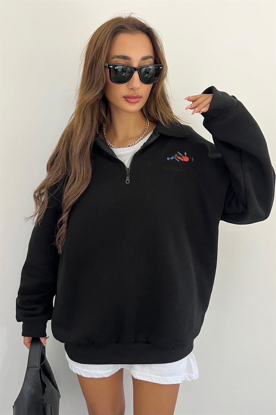 Siyah The Montein Park Baskılı Fermuarlı Polo Yaka 3 İplik Şardonlu SweatSun VictoriaSiyah The Montein Park Baskılı Fermuarlı Polo Yaka 3 İplik Şardonlu Sweat