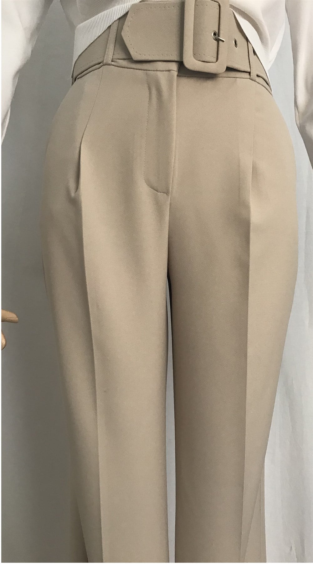 Kemerli Kumaş Pantolon (Krem Rengi)