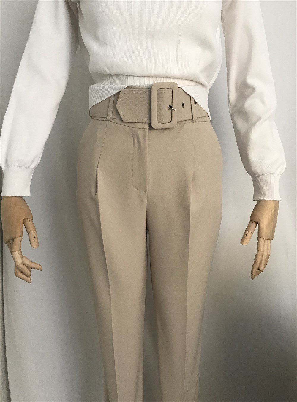 Kemerli Kumaş Pantolon (Krem Rengi)