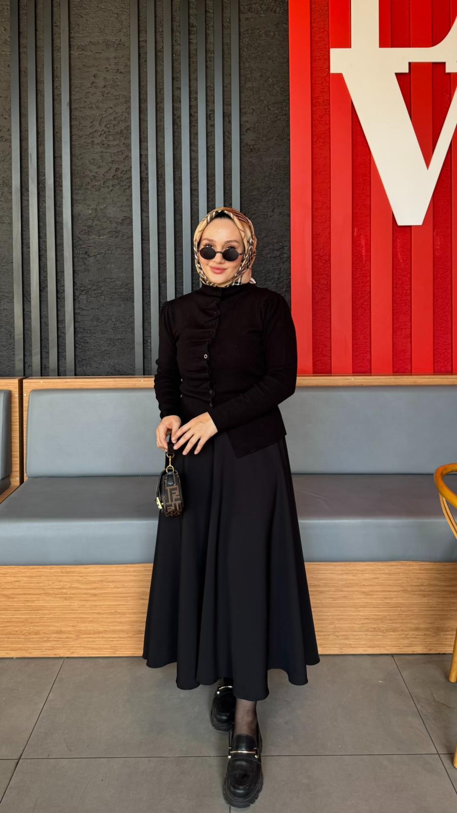 Krep Dökümlü Etek-Siyah