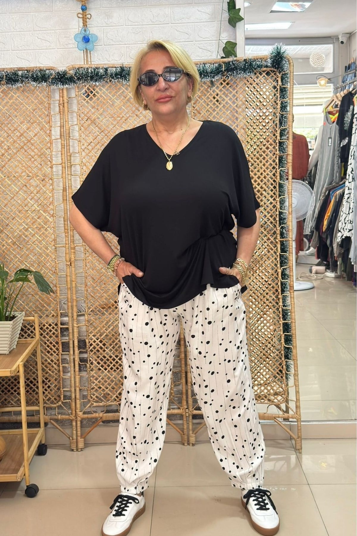 Beli Lastikli Puantiyeli Pantolon Beyaz