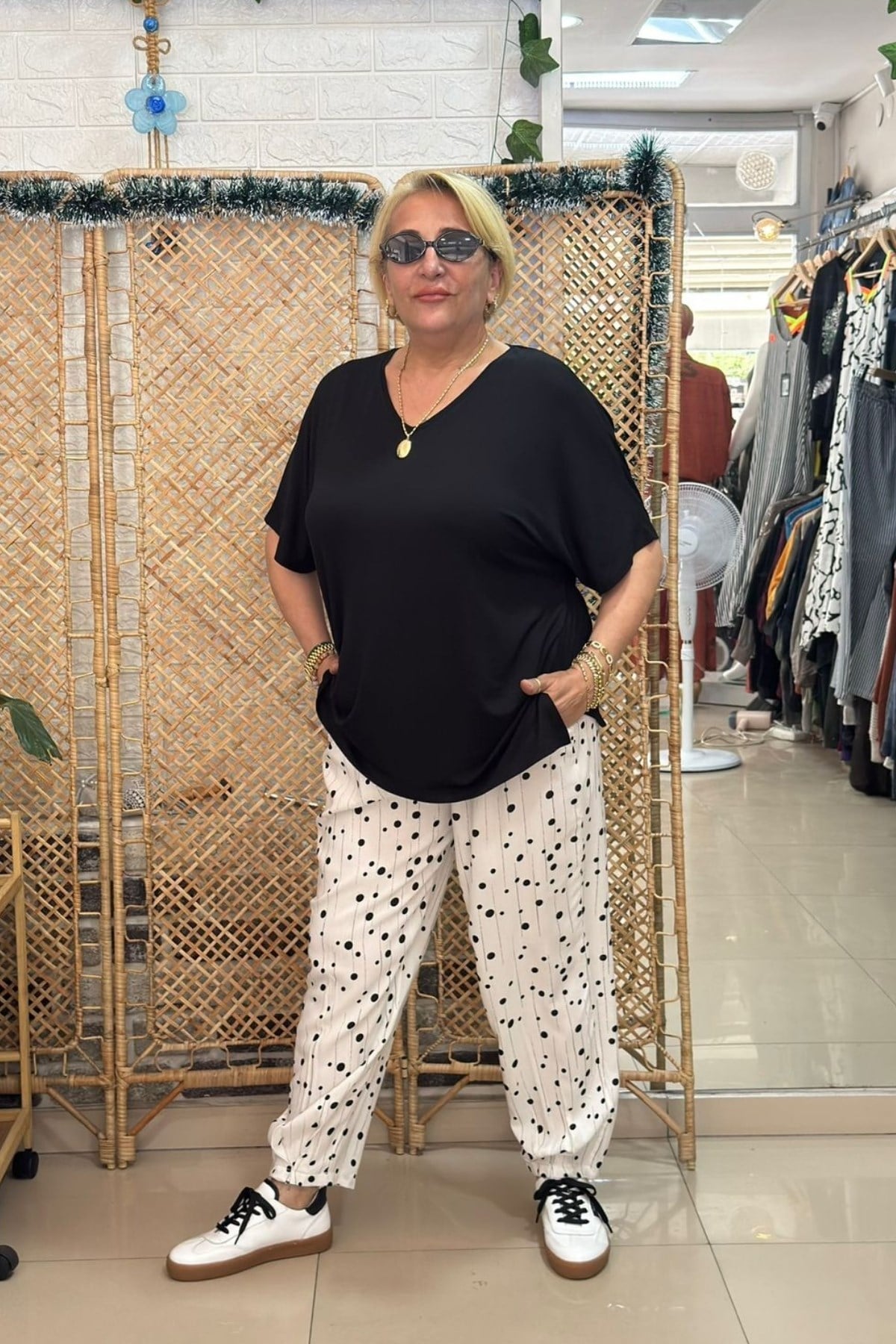 Beli Lastikli Puantiyeli Pantolon Beyaz