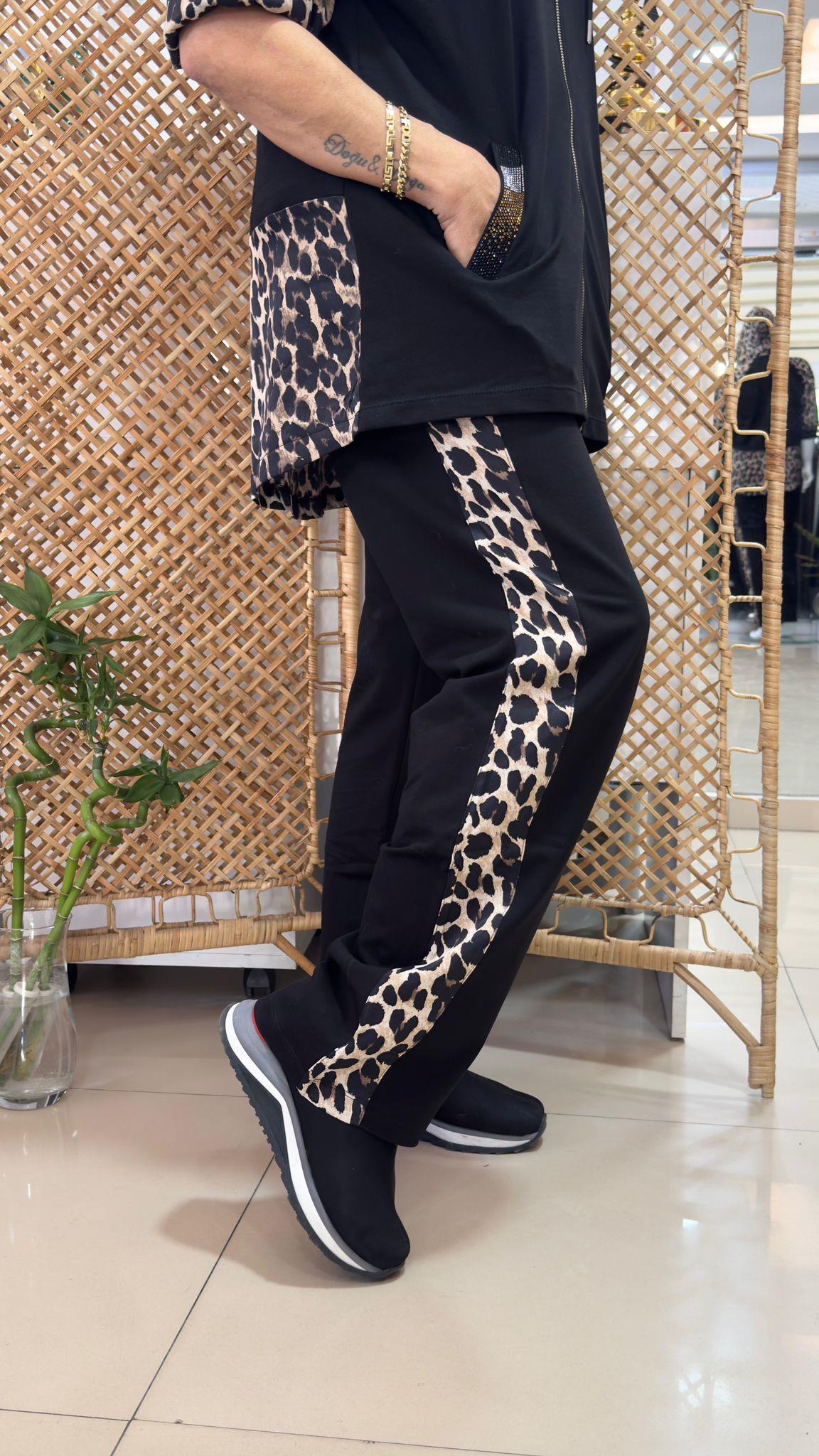 Cep Taş Detaylı Leopar Takım Siyah
