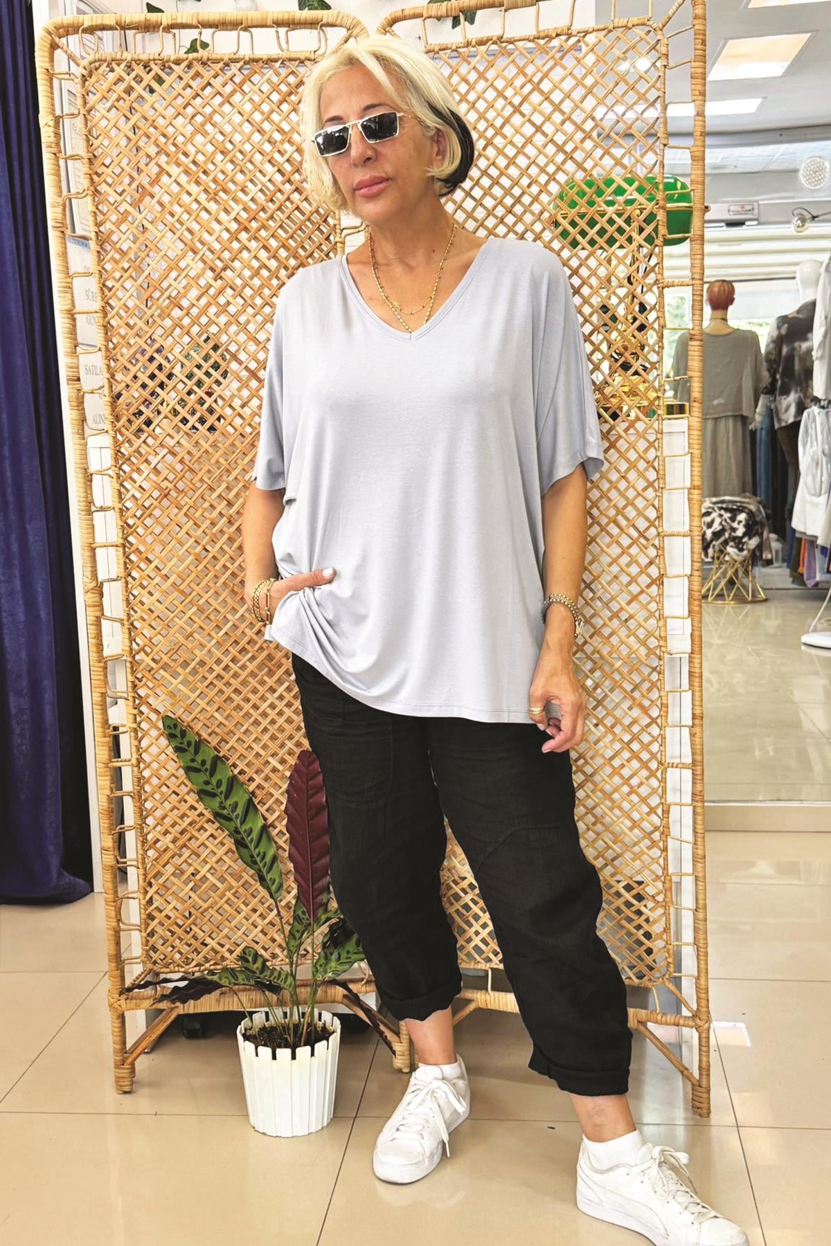 V Yaka Basic Bluz Beyaz