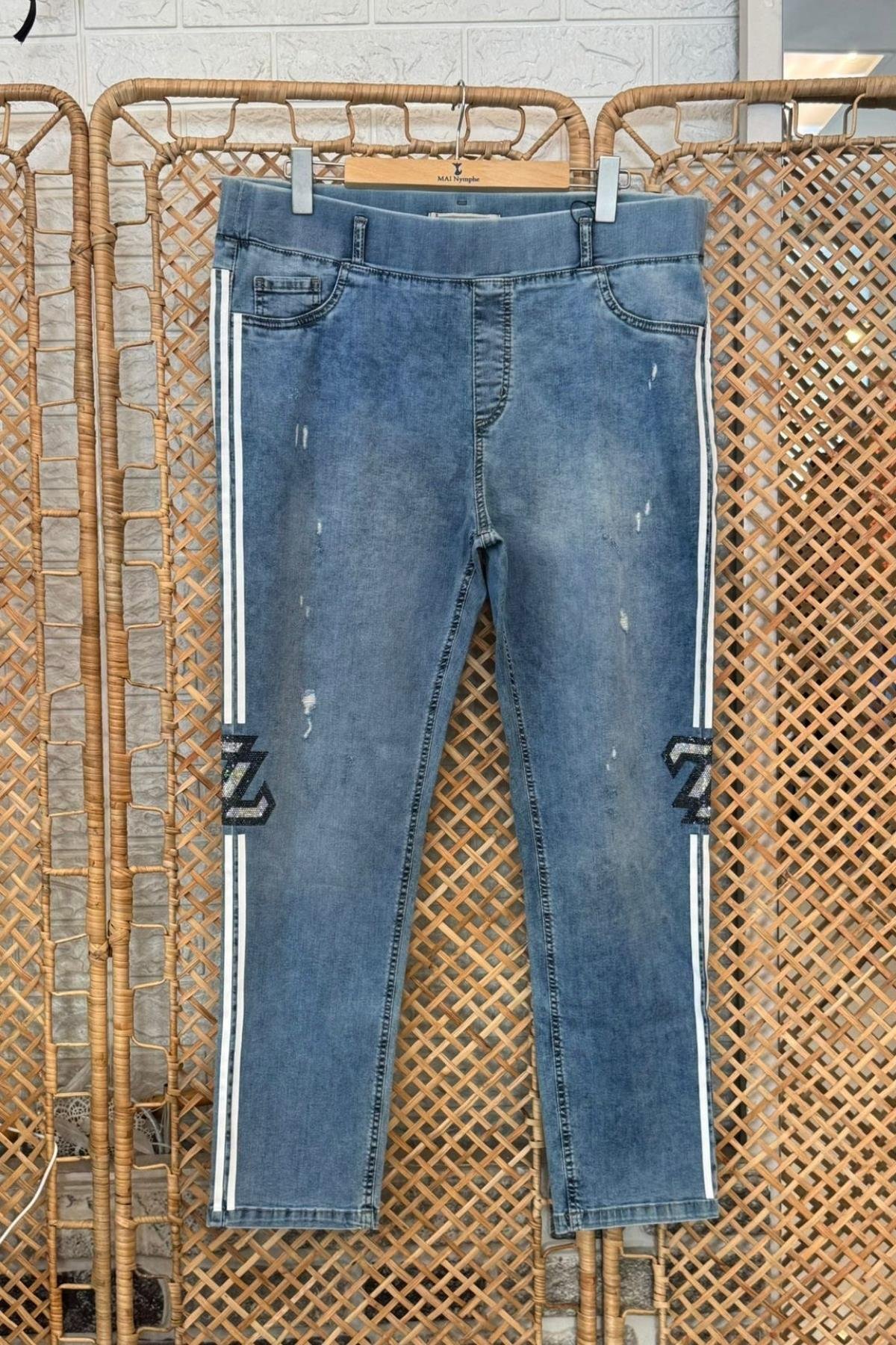 Yan Beyaz Şerit ve Taş Detaylı Kot Pantolon Mavi