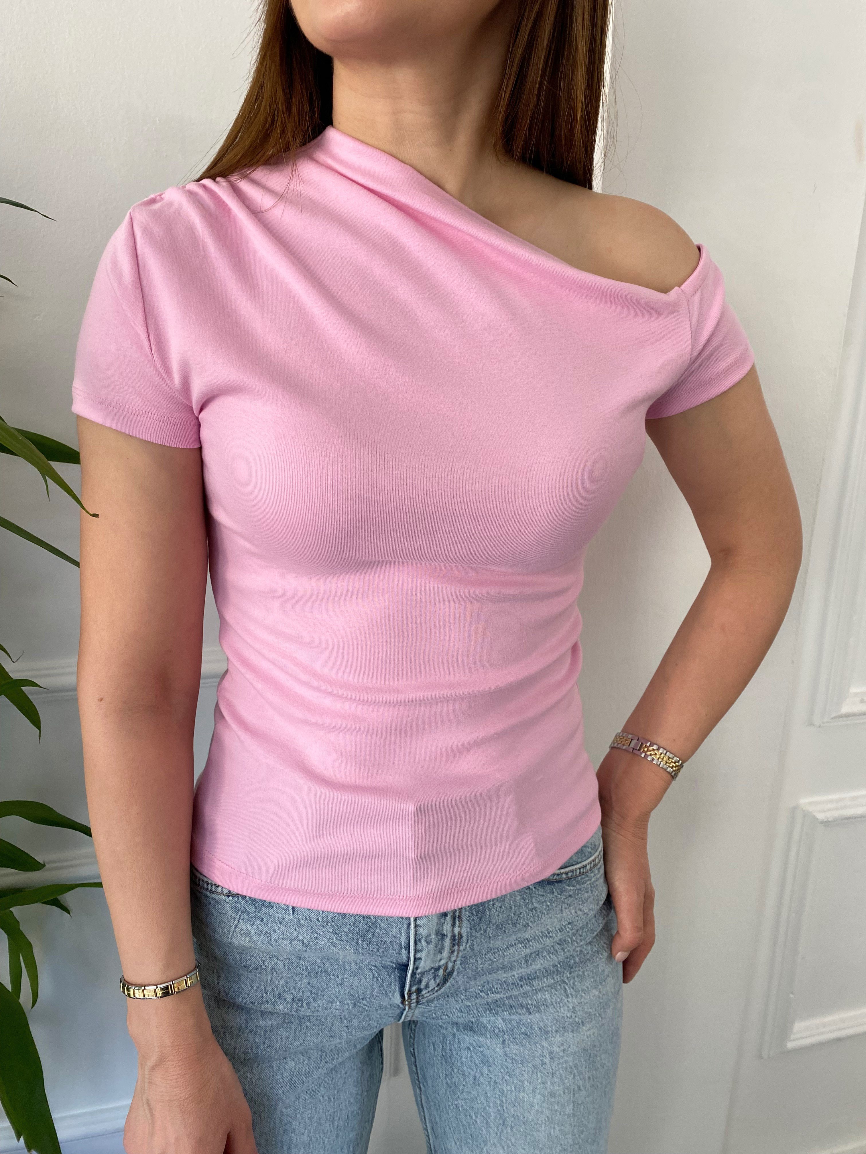 Omzu Açık Tişort Pembe