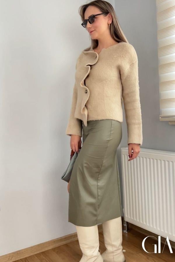 Bej Renk İçi Triko Dışı Yün Tasarım Hırka