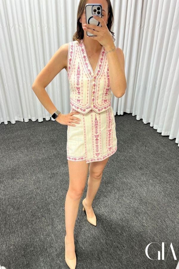 Pembe Nakış Detaylı Keten Yelekli Takım