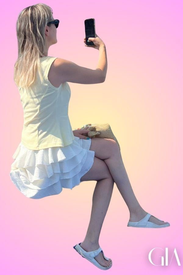 Sarı Kayık Yaka Kolsuz Altı Volanlı Bluz