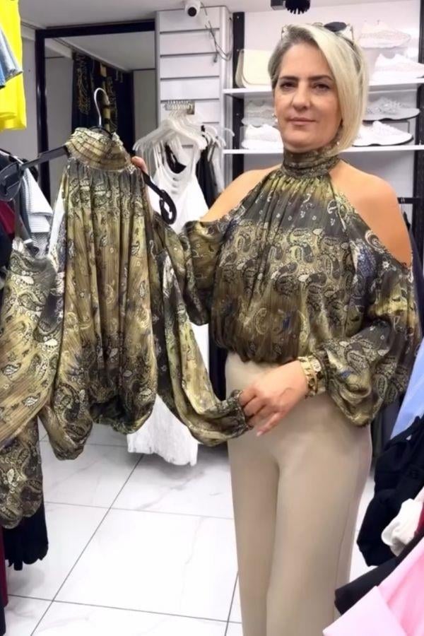 Yeşil Renk Halter Yaka Altı Lastik Detaylı Omuzları Açık Bluz