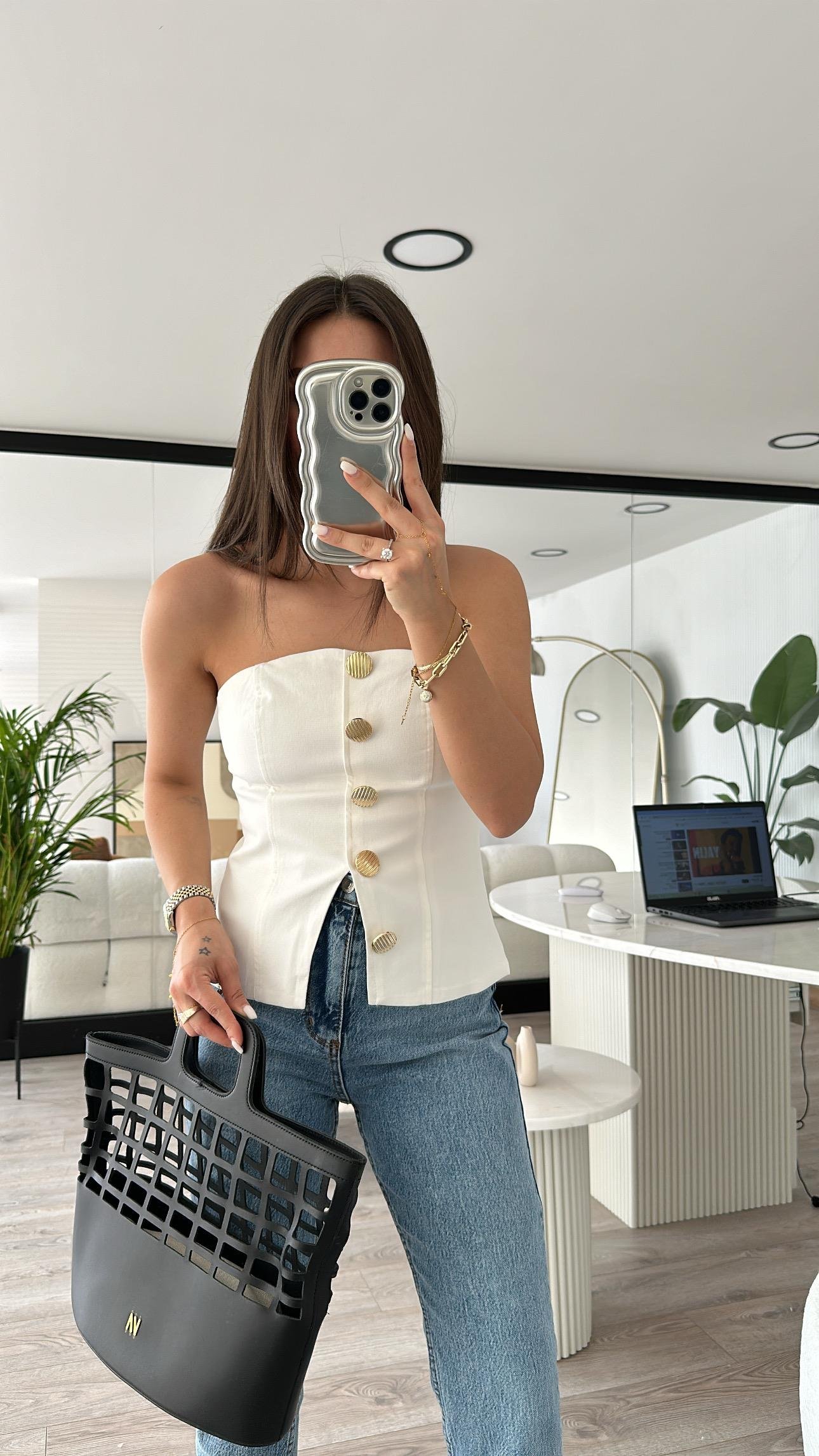  Ekru Gold Düğme Detaylı Straplez Bluz