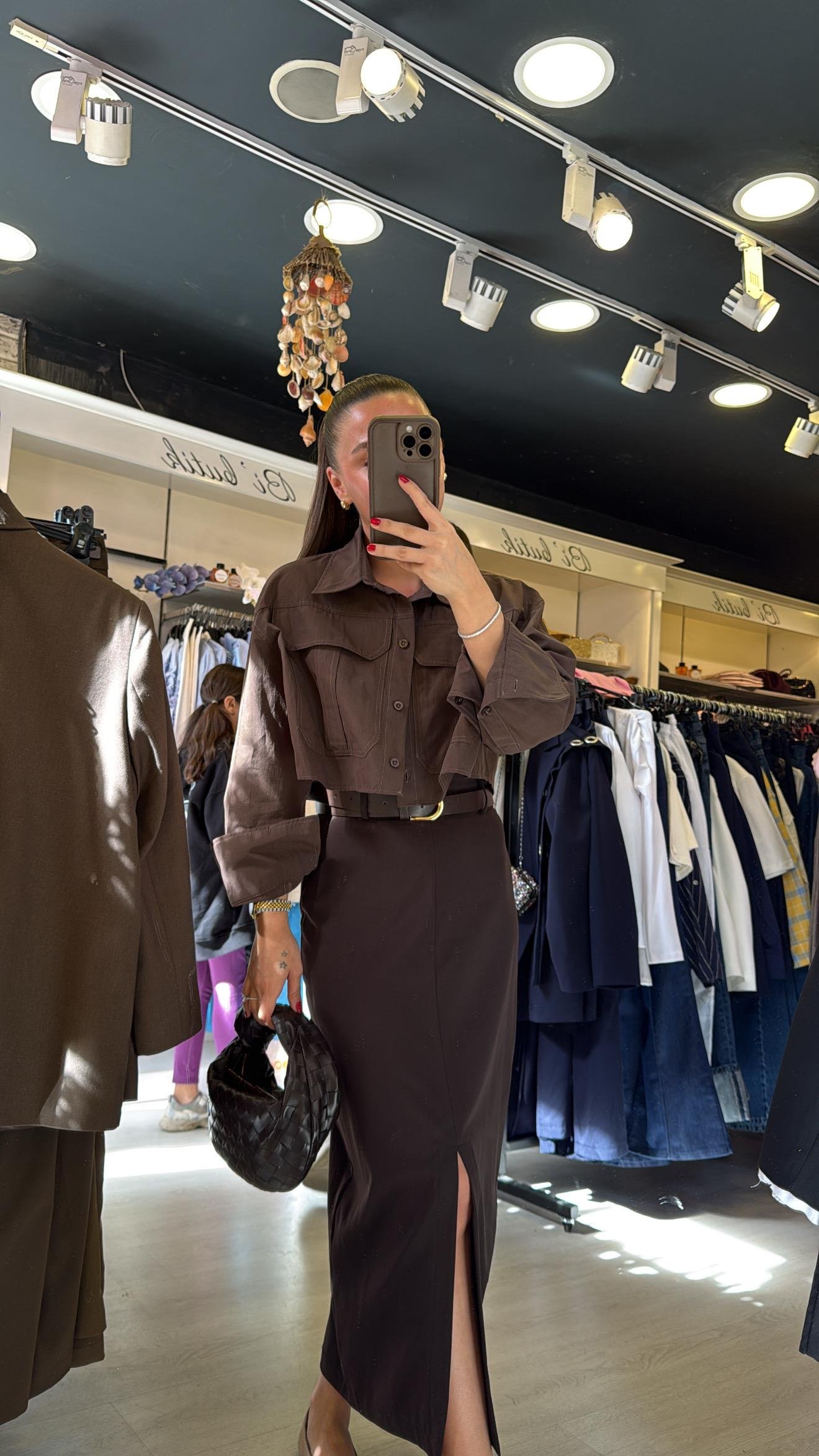 Acı Kahve Kendinden Kemerli Yırtmaçlı Midi Etek 