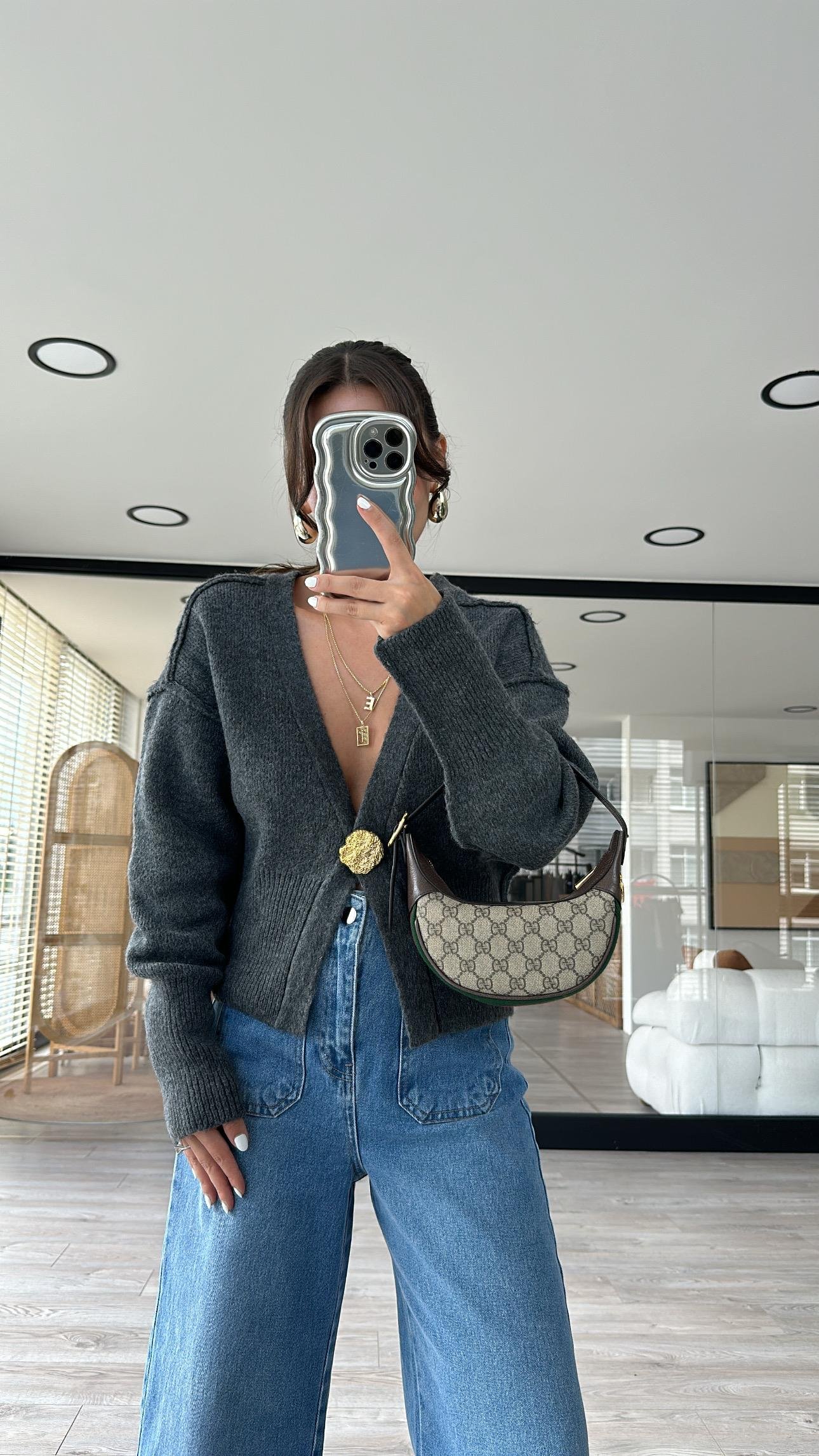 Antasit Gold Düğme Detaylı Ters Dikişli Hırka 