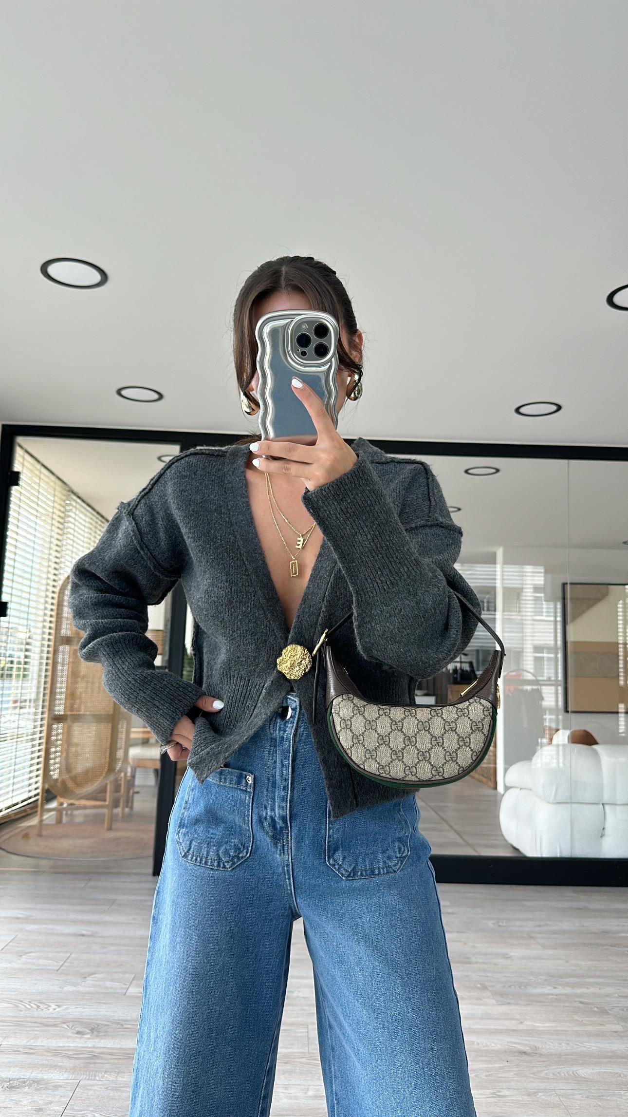 Antasit Gold Düğme Detaylı Ters Dikişli Hırka 