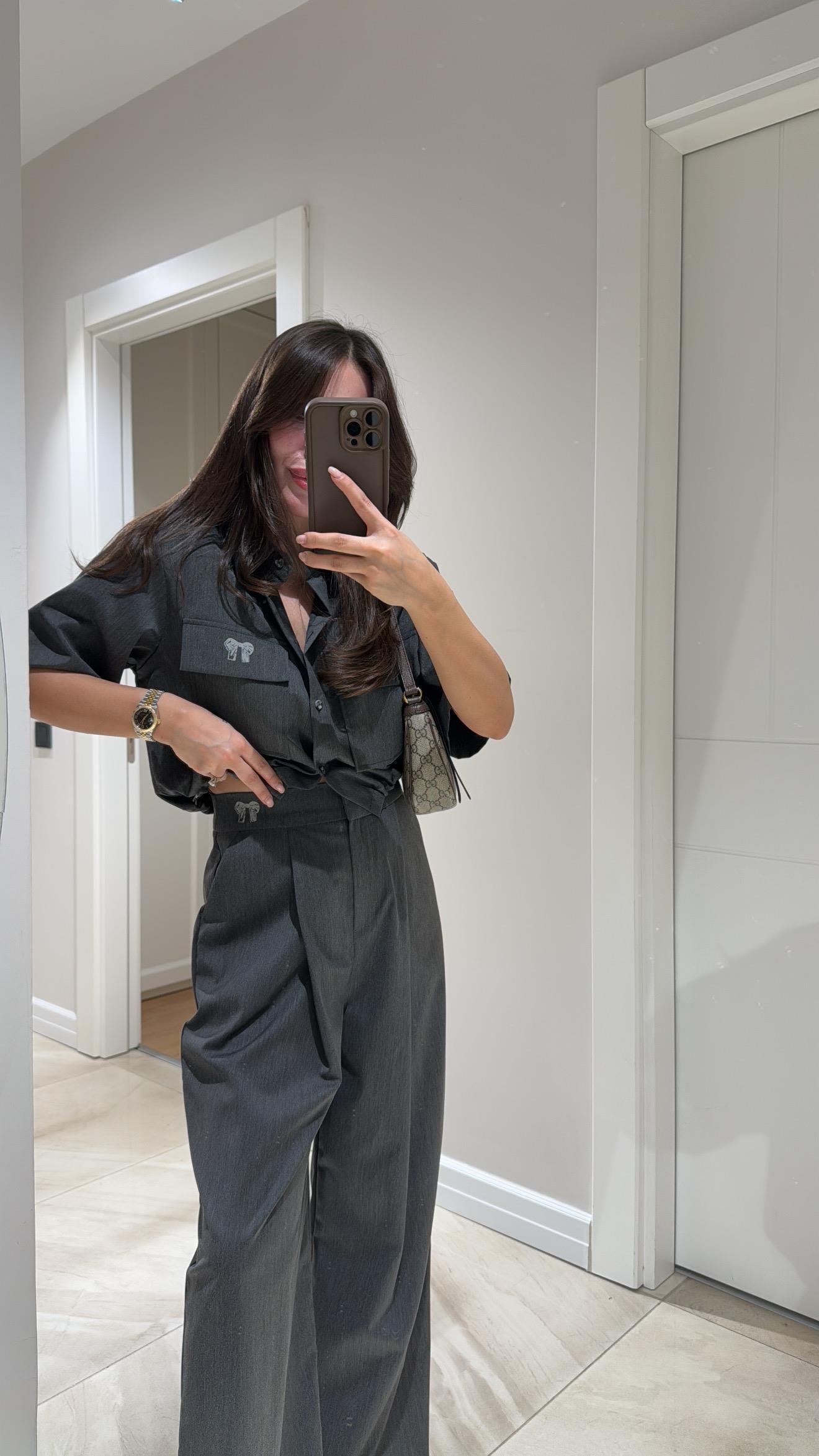 Antrasit Bel Lastik Detaylı Fikonk Baskılı Crop Gömlek 