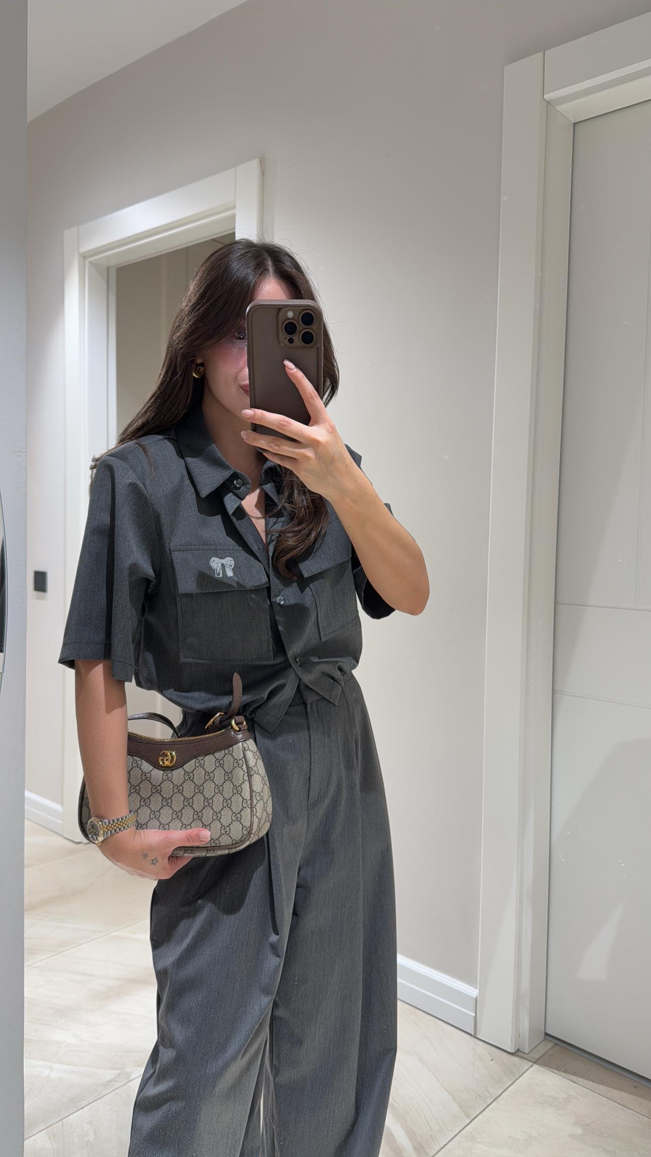 Antrasit Bel Lastik Detaylı Fikonk Baskılı Crop Gömlek 