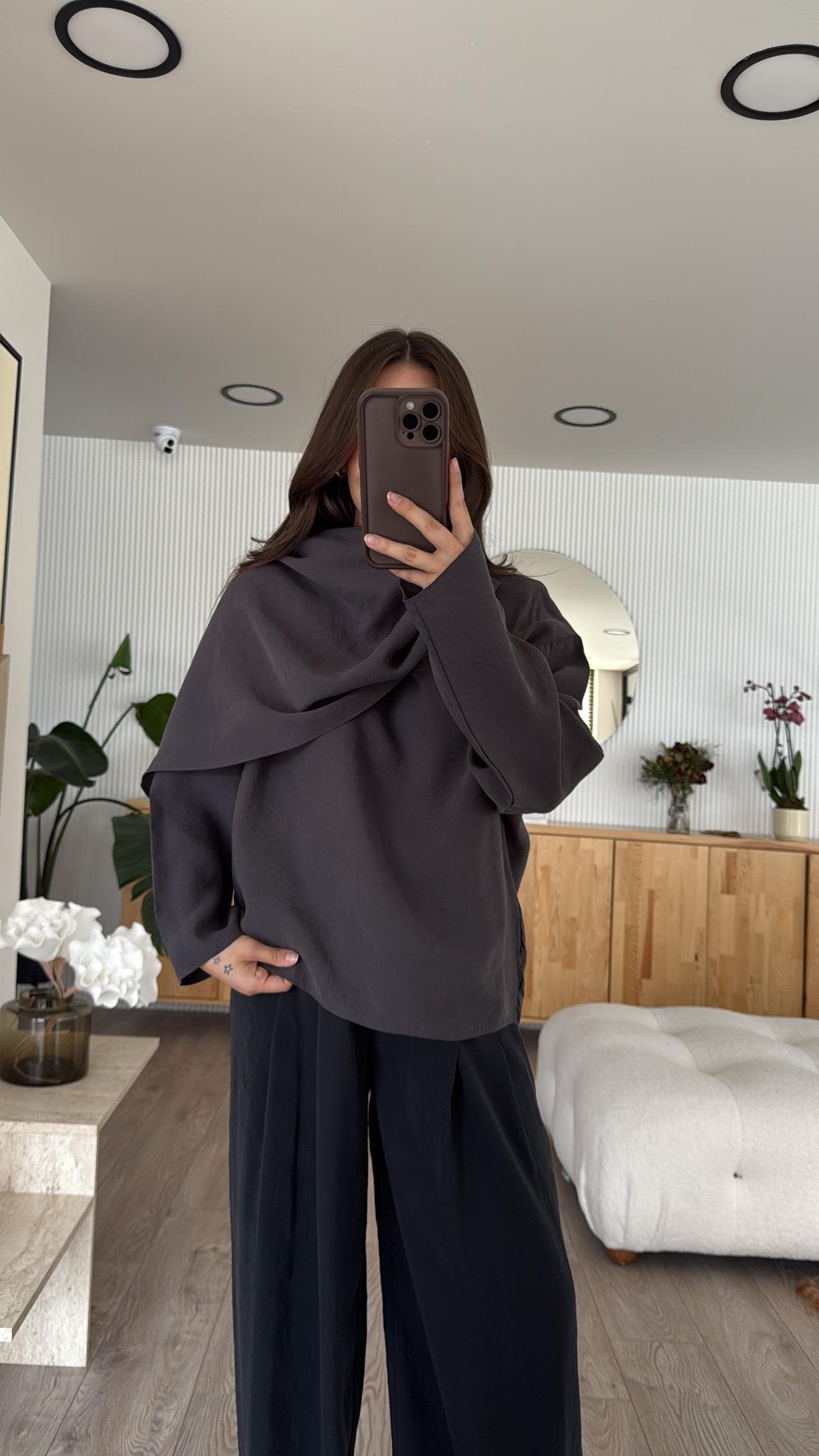 Antrasit Fular Detaylı Tensel Bluz 