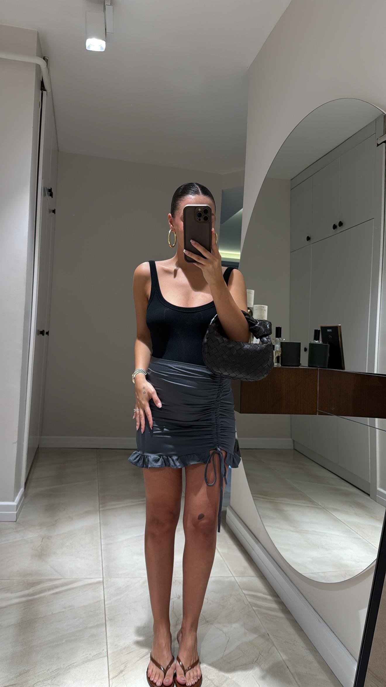 Antrasit Ön Büzgü Detaylı Fırfırlı Mini Etek