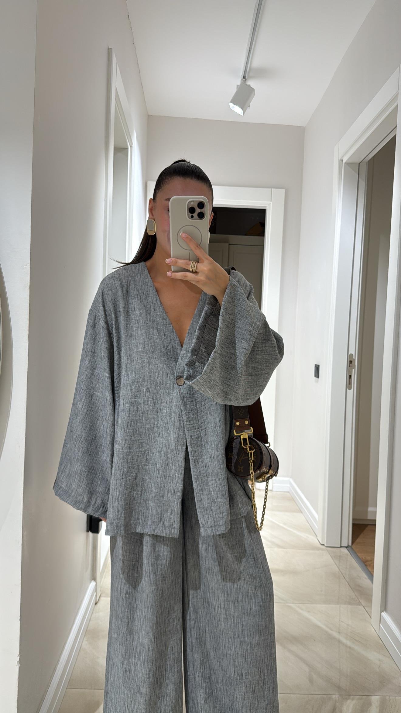 Gri Tek Düğme Detaylı Bluz Pantolon Takım