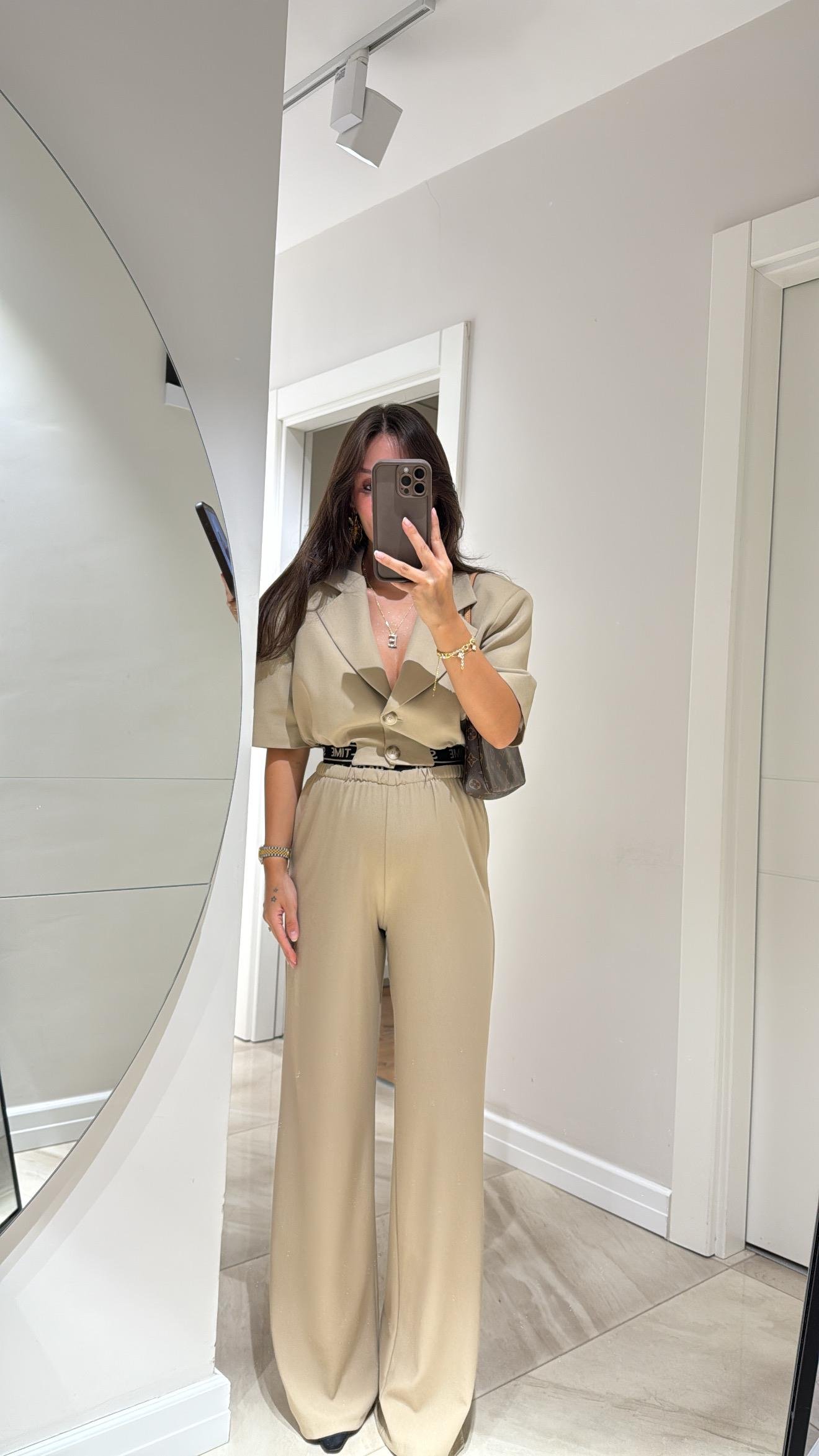 Bej Bel Yazılı Arka Cep Detaylı Pantolon