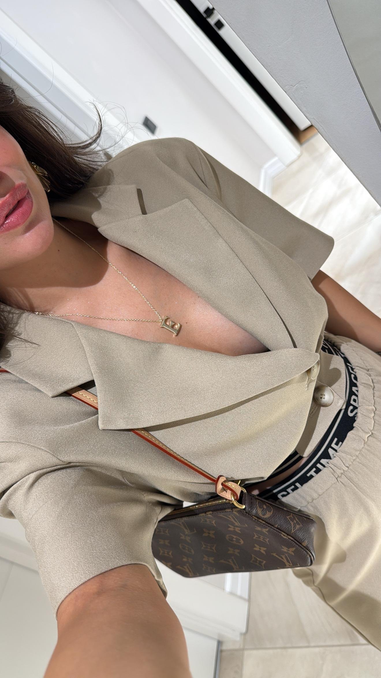 Bej Bel Yazılı Kısa Kol Crop Ceket