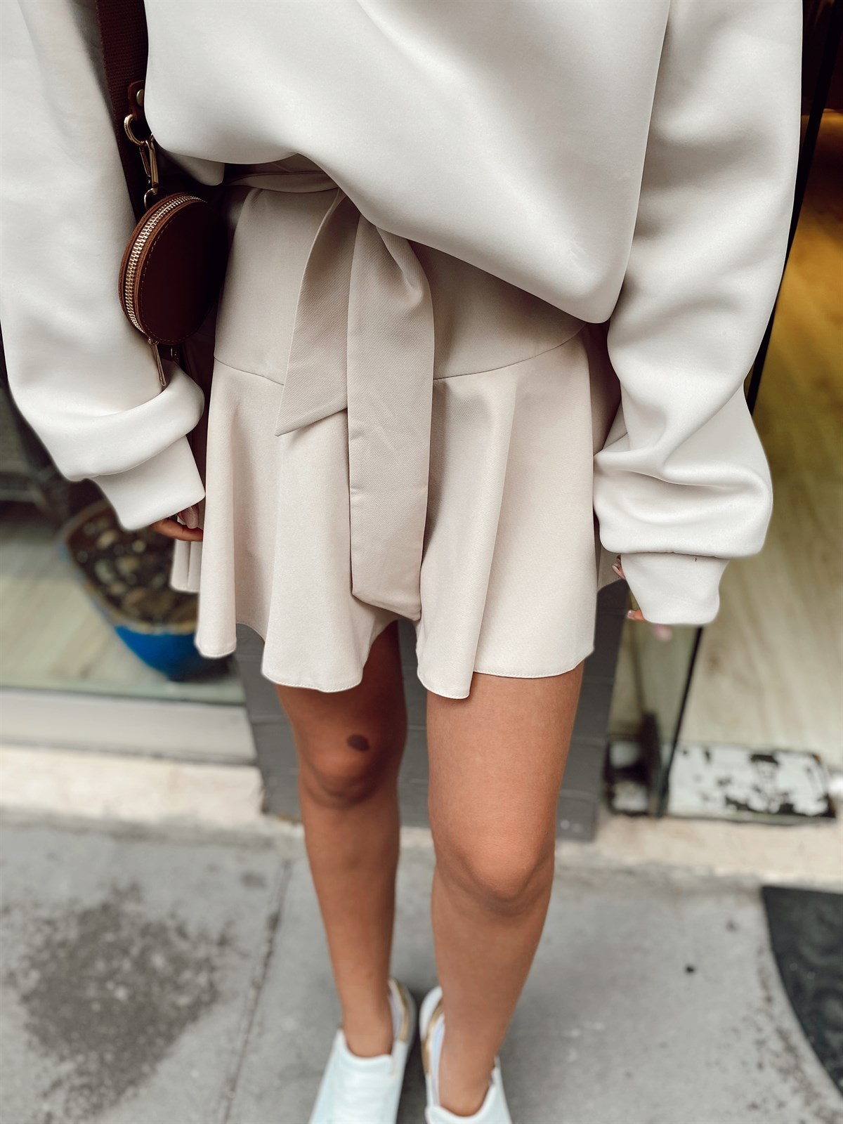 Bej Beli Kuşaklı Şortlu Etek