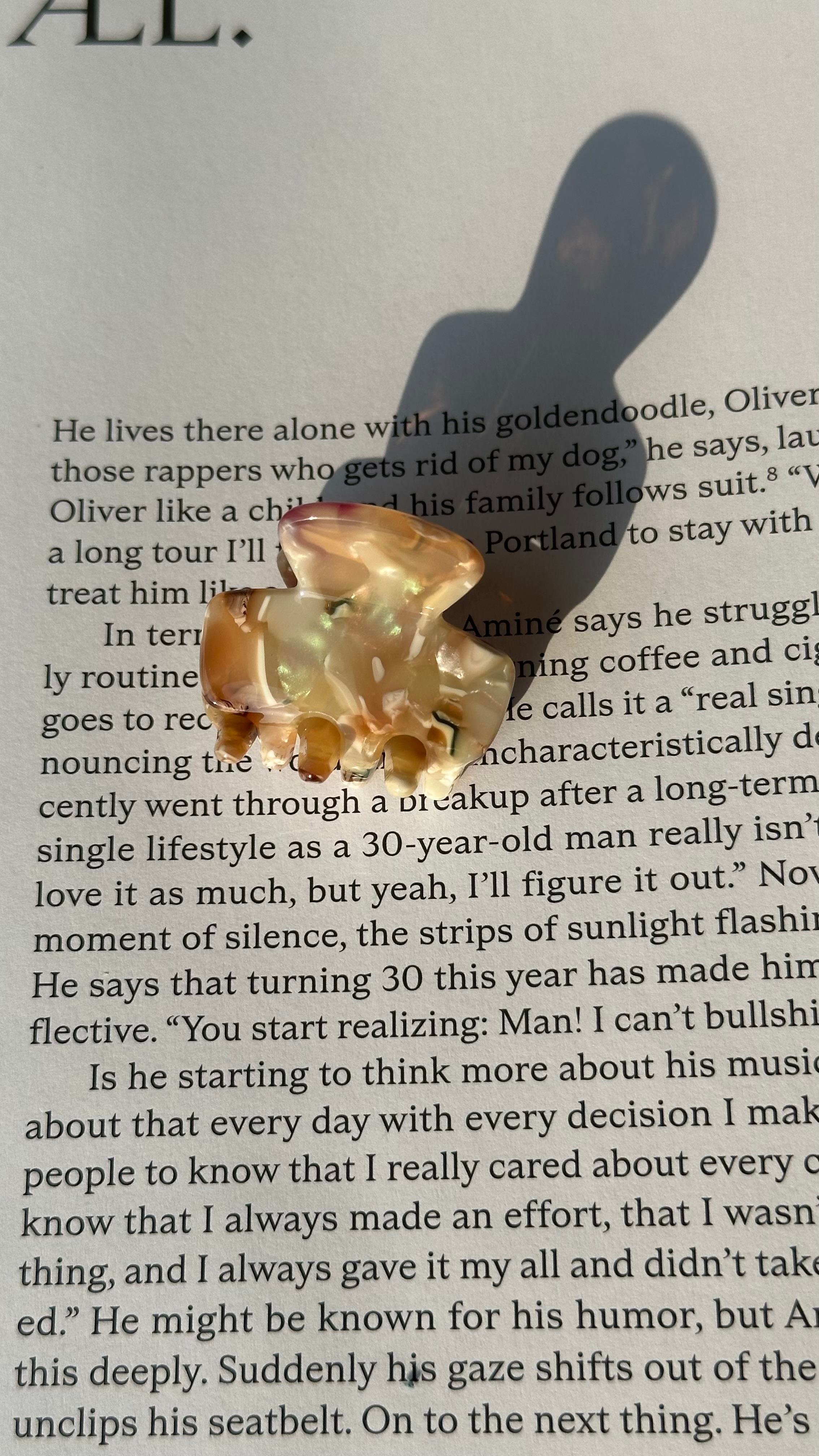 Bej Çok Renkli Mermer Desenli Mandal Toka