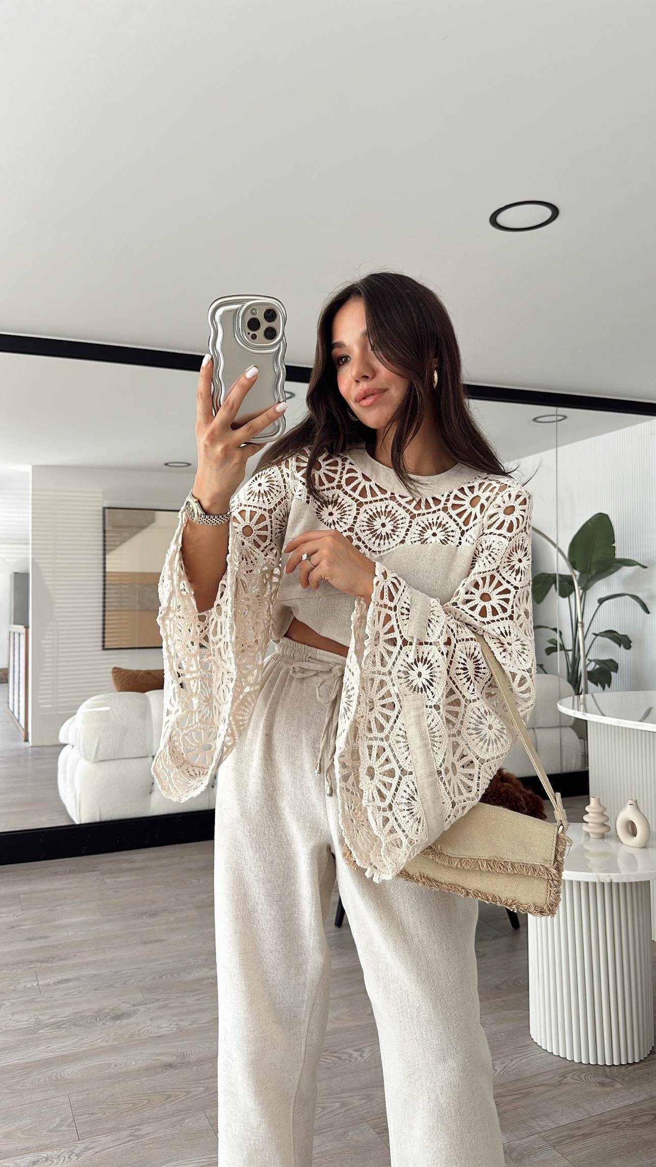 Bej Dantel Detaylı Kol Büzgülü Keten Bluz 