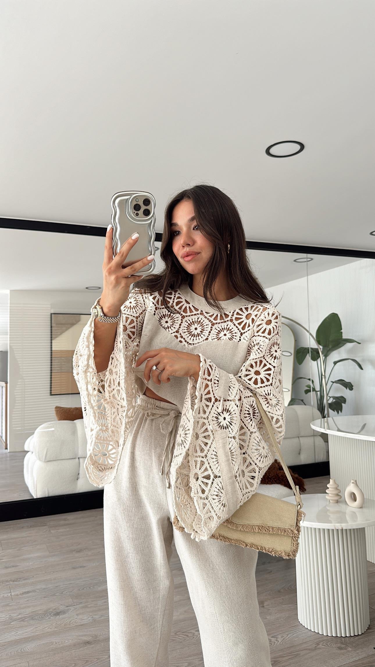 Bej Dantel Detaylı Kol Büzgülü Keten Bluz 