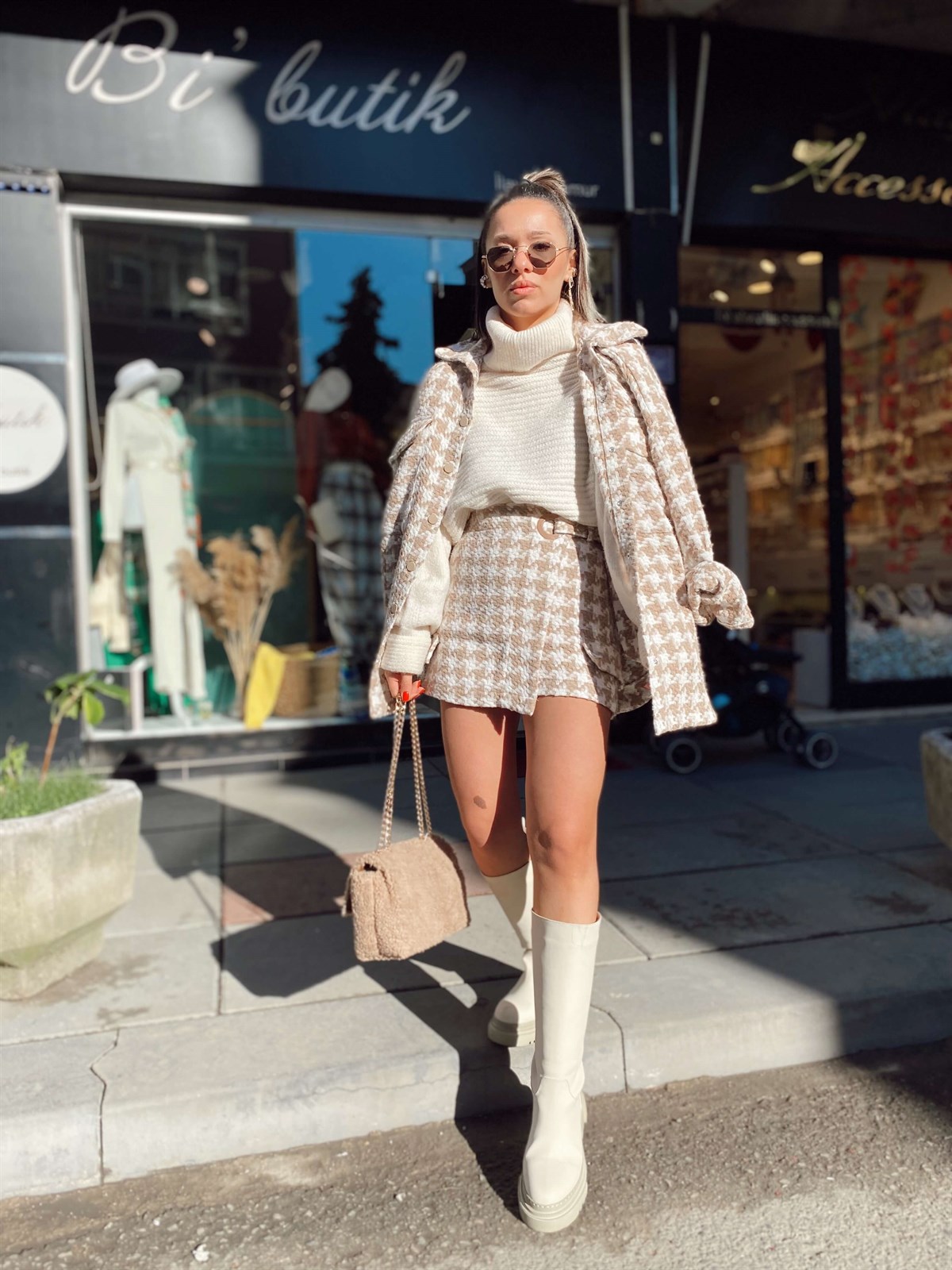 Bej Ekru Kemer Detaylı Şortlu Etek