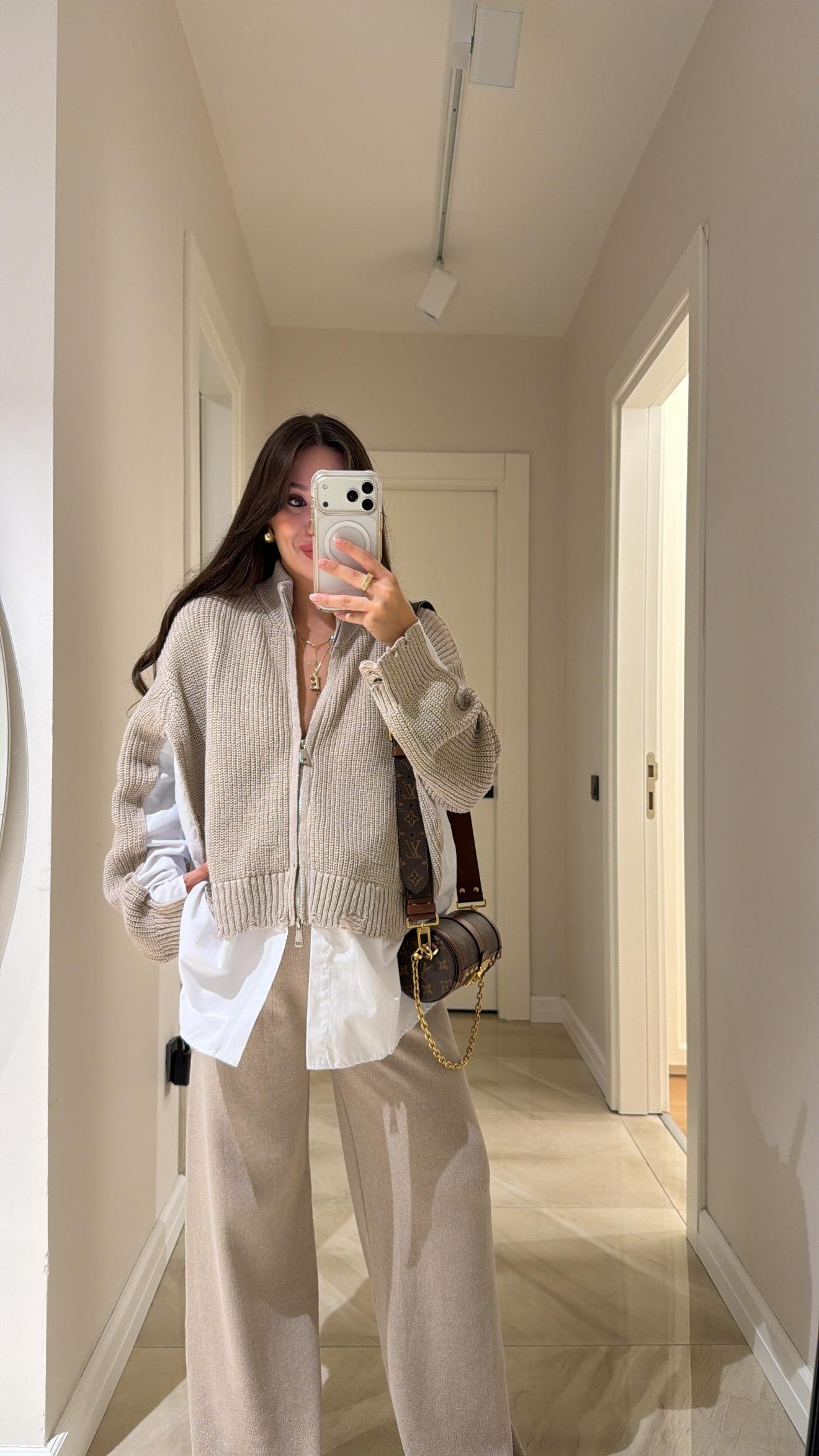 Bej Gömlek Detaylı Triko Pantolon Takım 