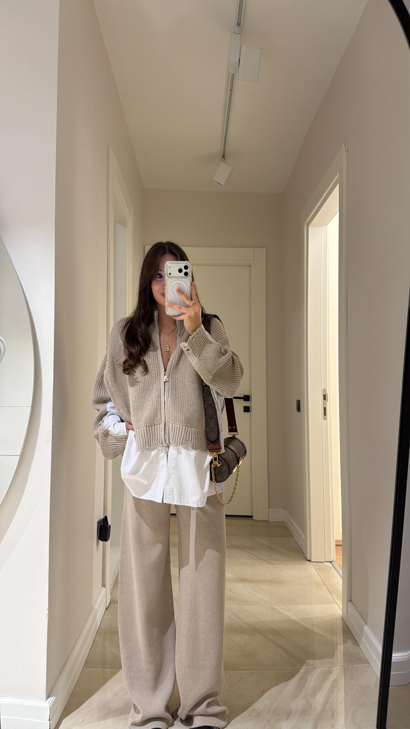 Bej Gömlek Detaylı Triko Pantolon Takım 