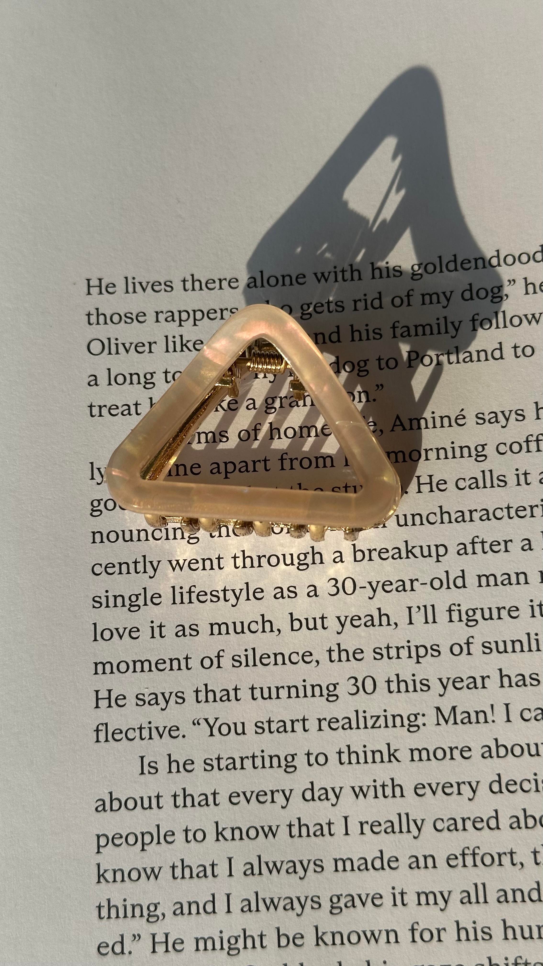 Bej Hologramlı Üçgen Mandal Toka