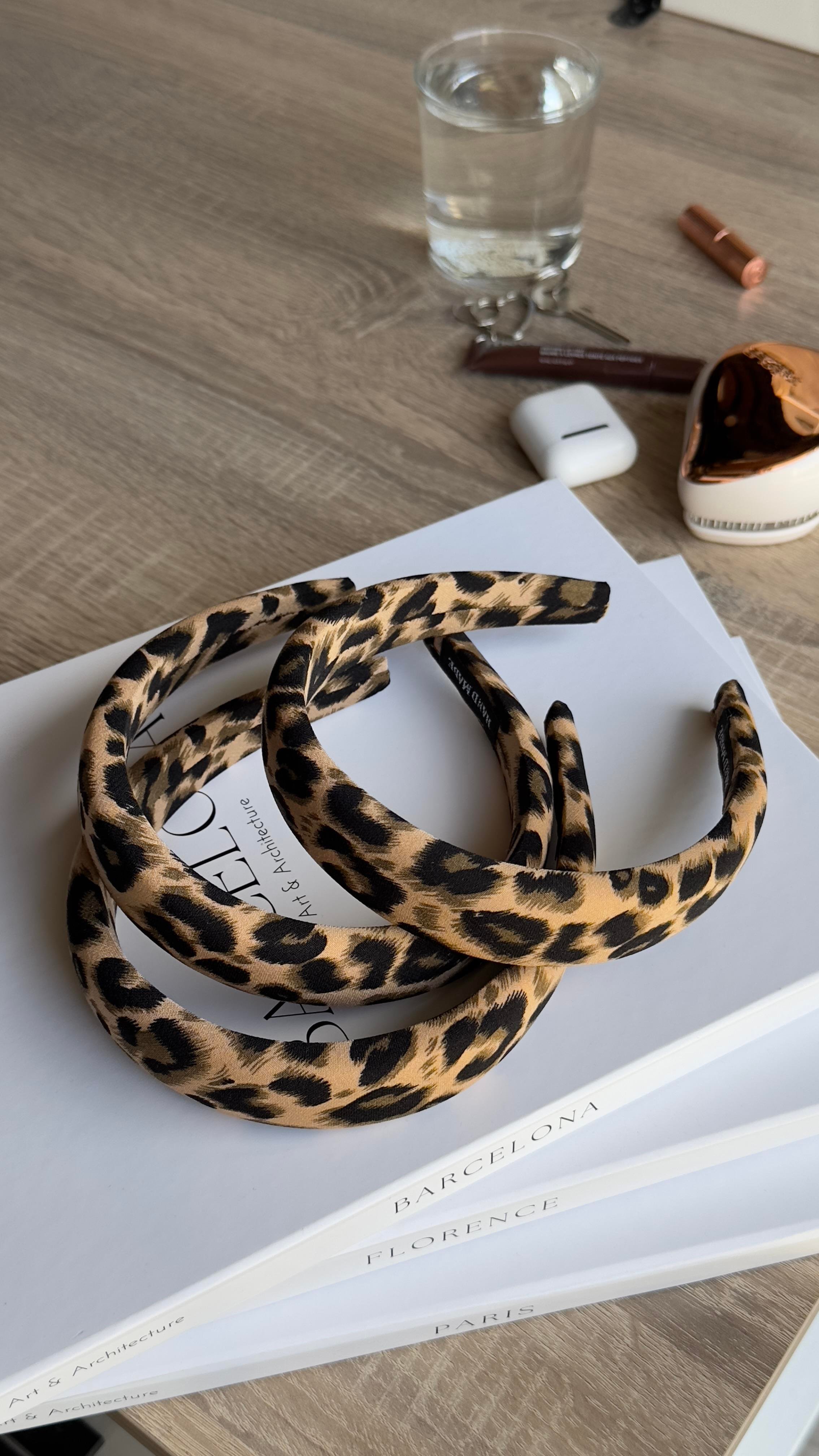 Bej Leopar Dolgulu Taç