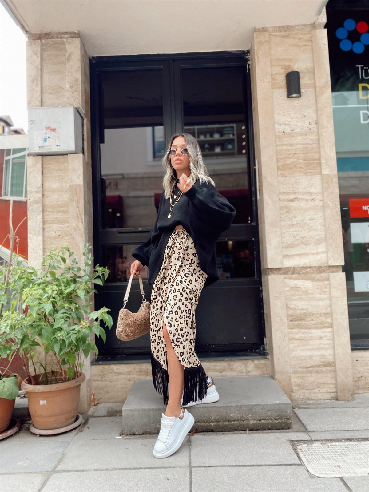 Bej Leopar Püskülü Ön Yırtmaçlı Etek 