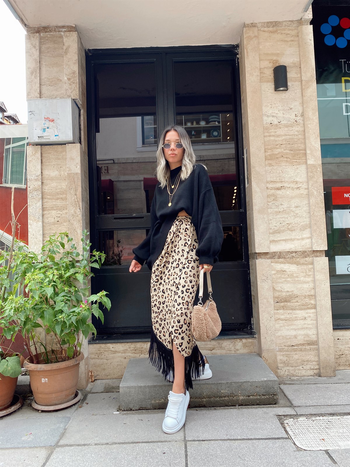 Bej Leopar Püskülü Ön Yırtmaçlı Etek 