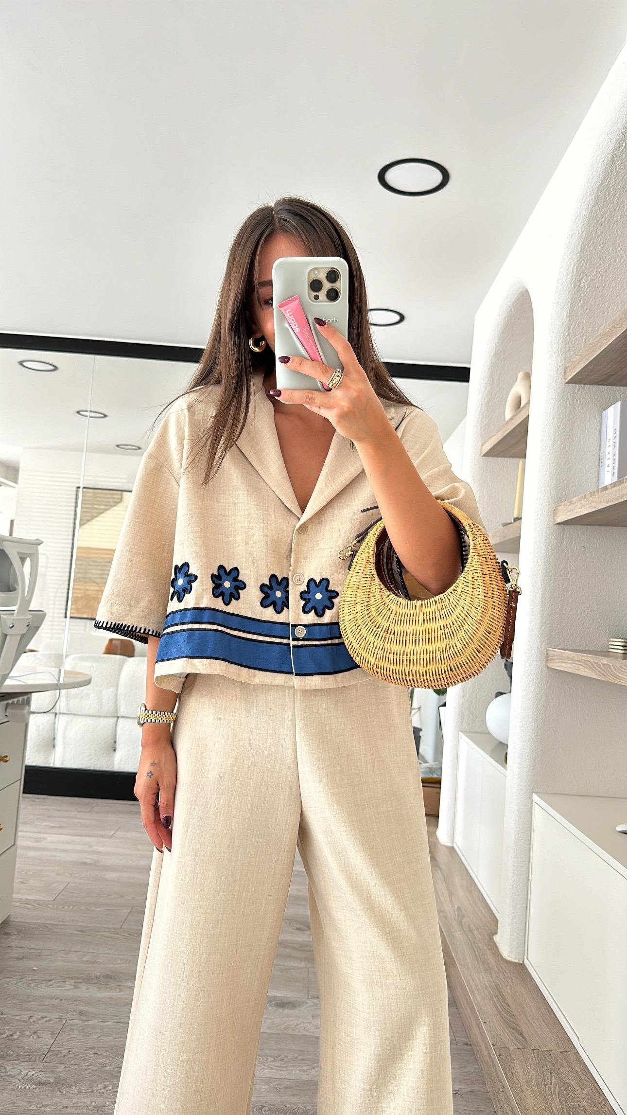 Bej Mavi Çiçek İşlemeli Crop Gömlek