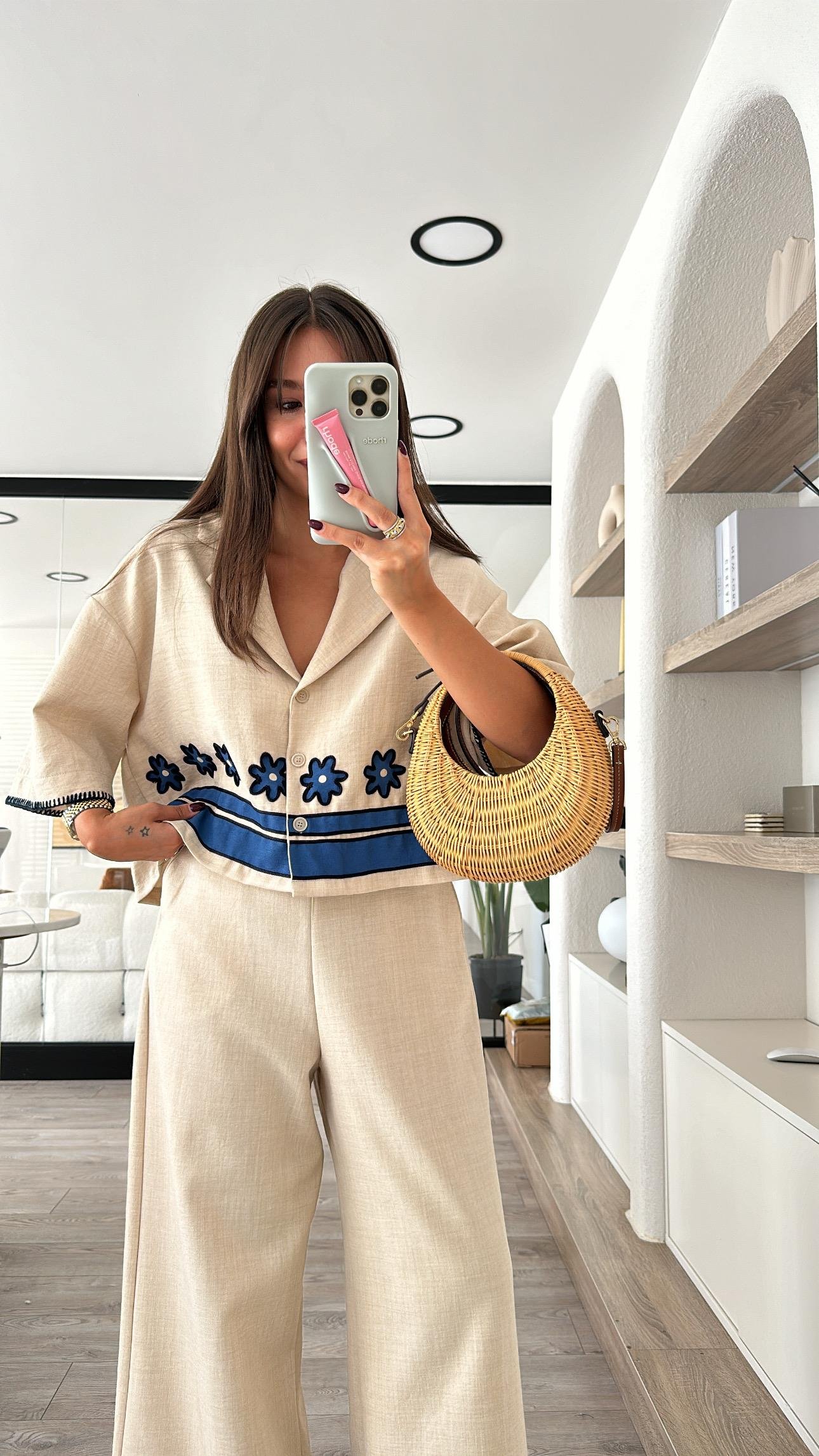 Bej Mavi Çiçek İşlemeli Crop Gömlek