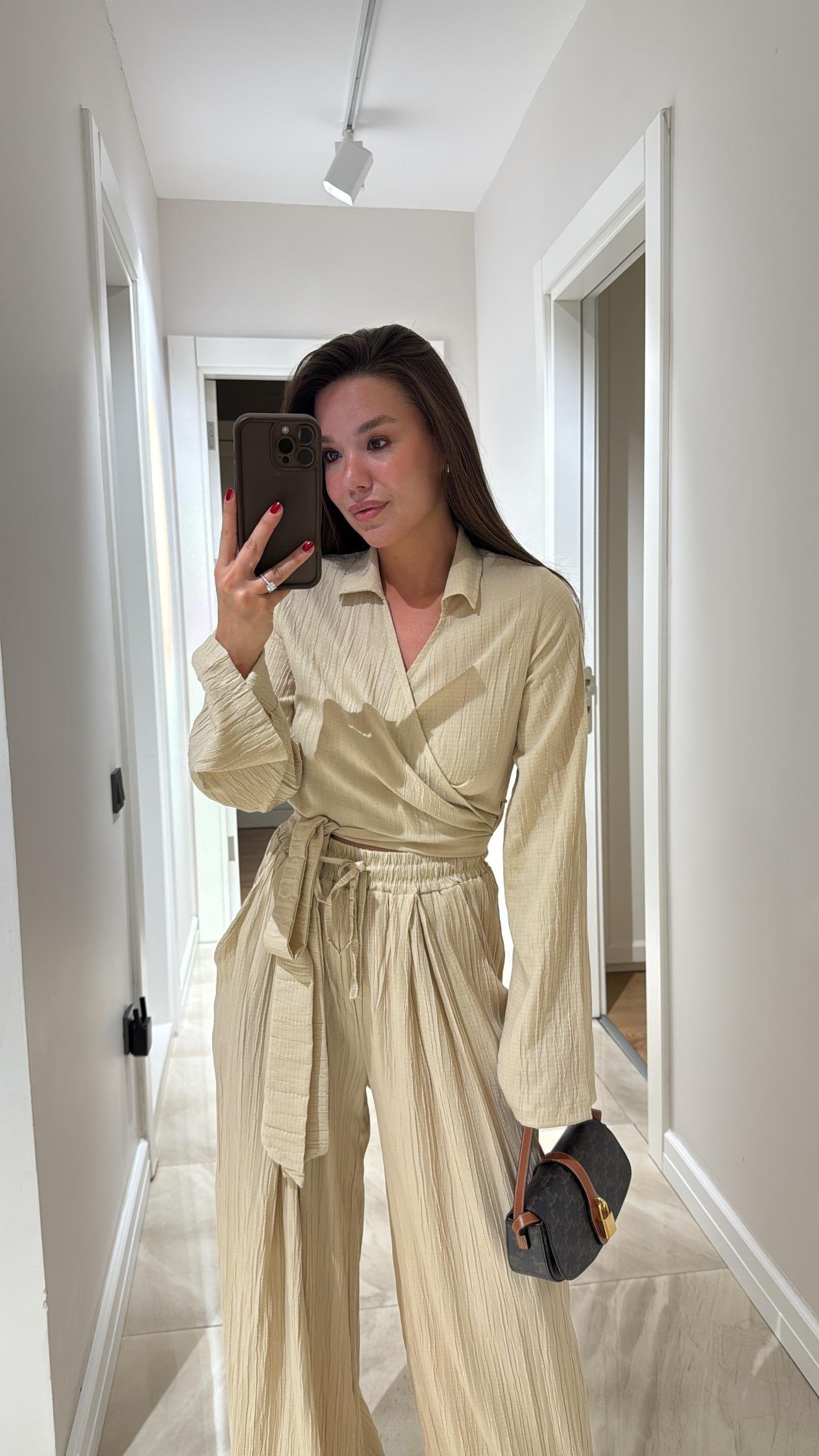 Bej Ön Bağlamalı Gofreli Bluz Takım