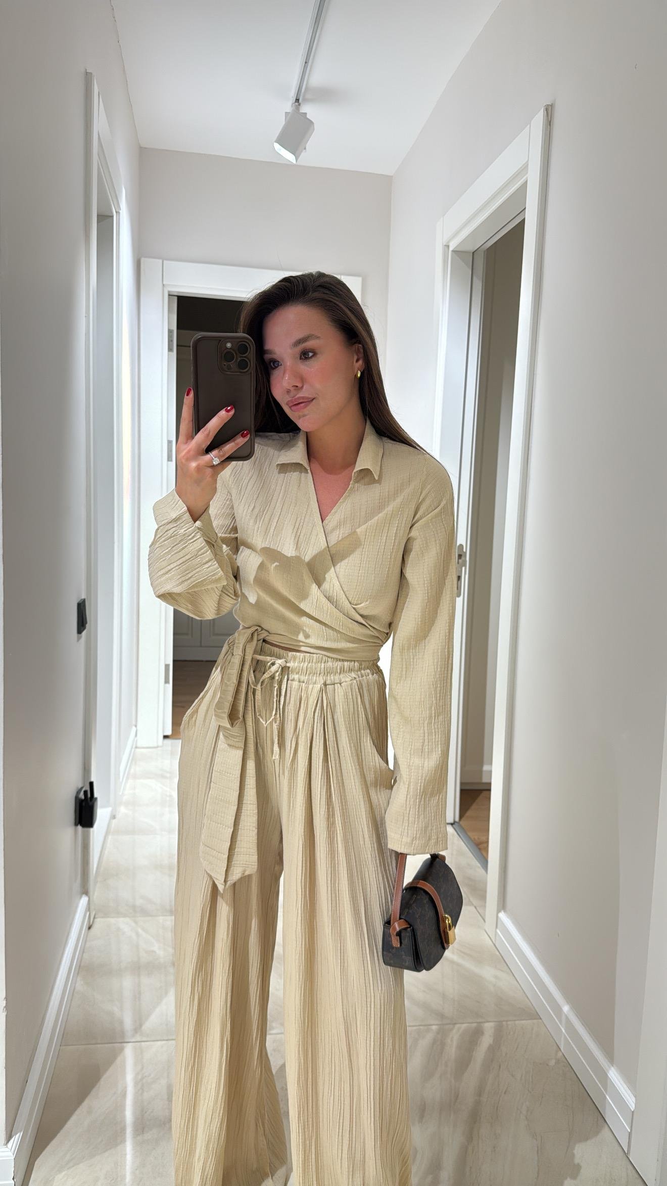 Bej Ön Bağlamalı Gofreli Bluz Takım