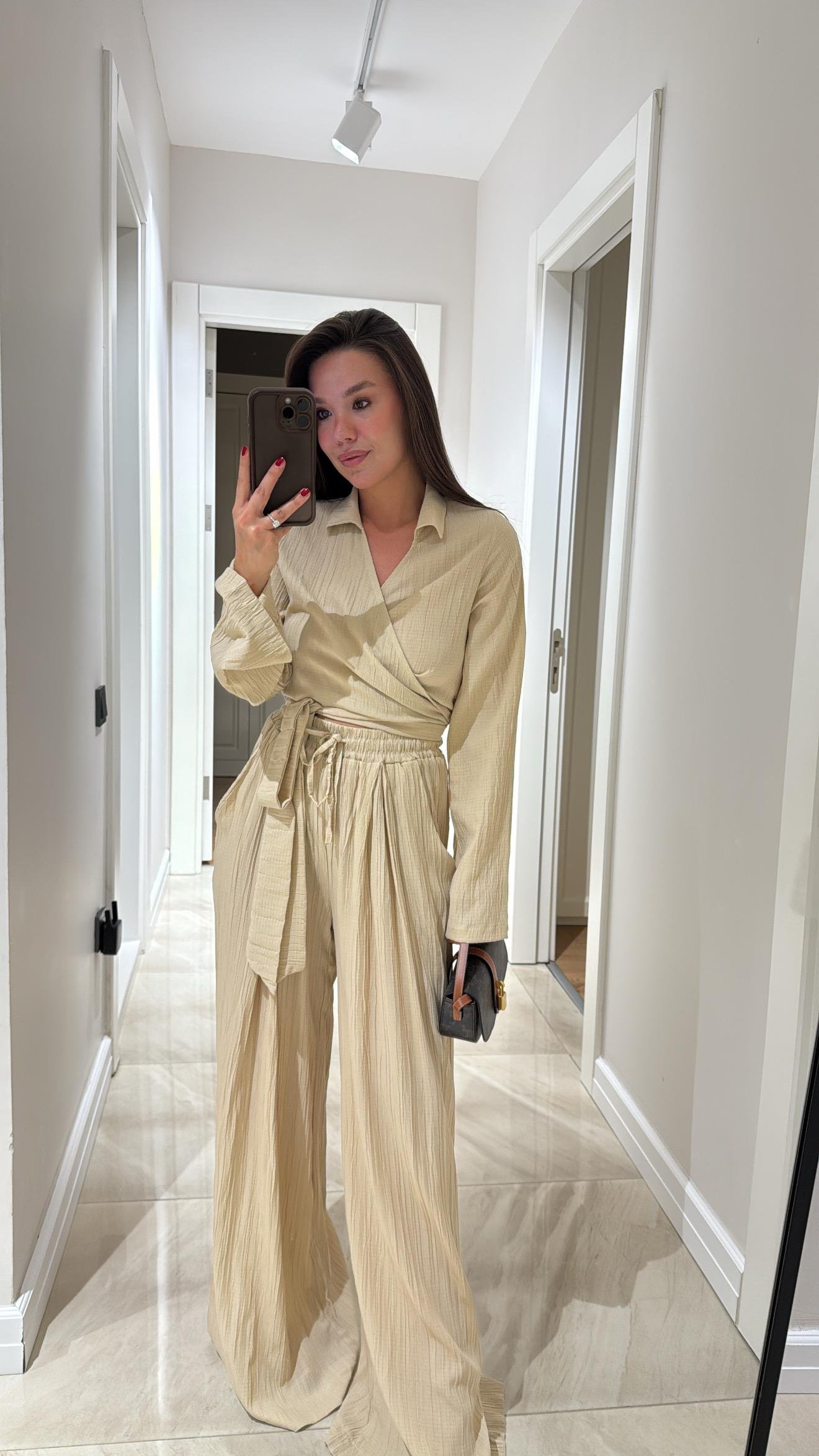 Bej Ön Bağlamalı Gofreli Bluz Takım