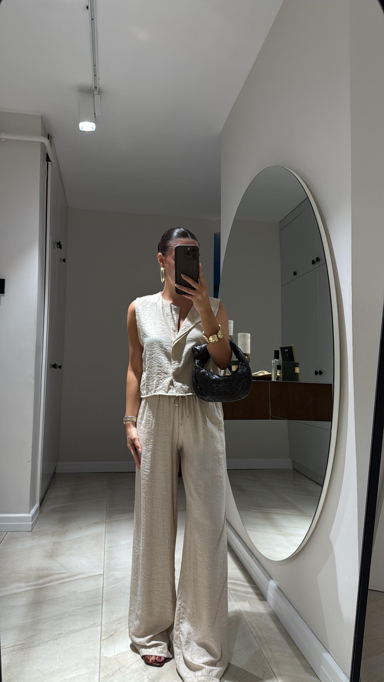 Bej Ön Düğmeli Yelekli Takım