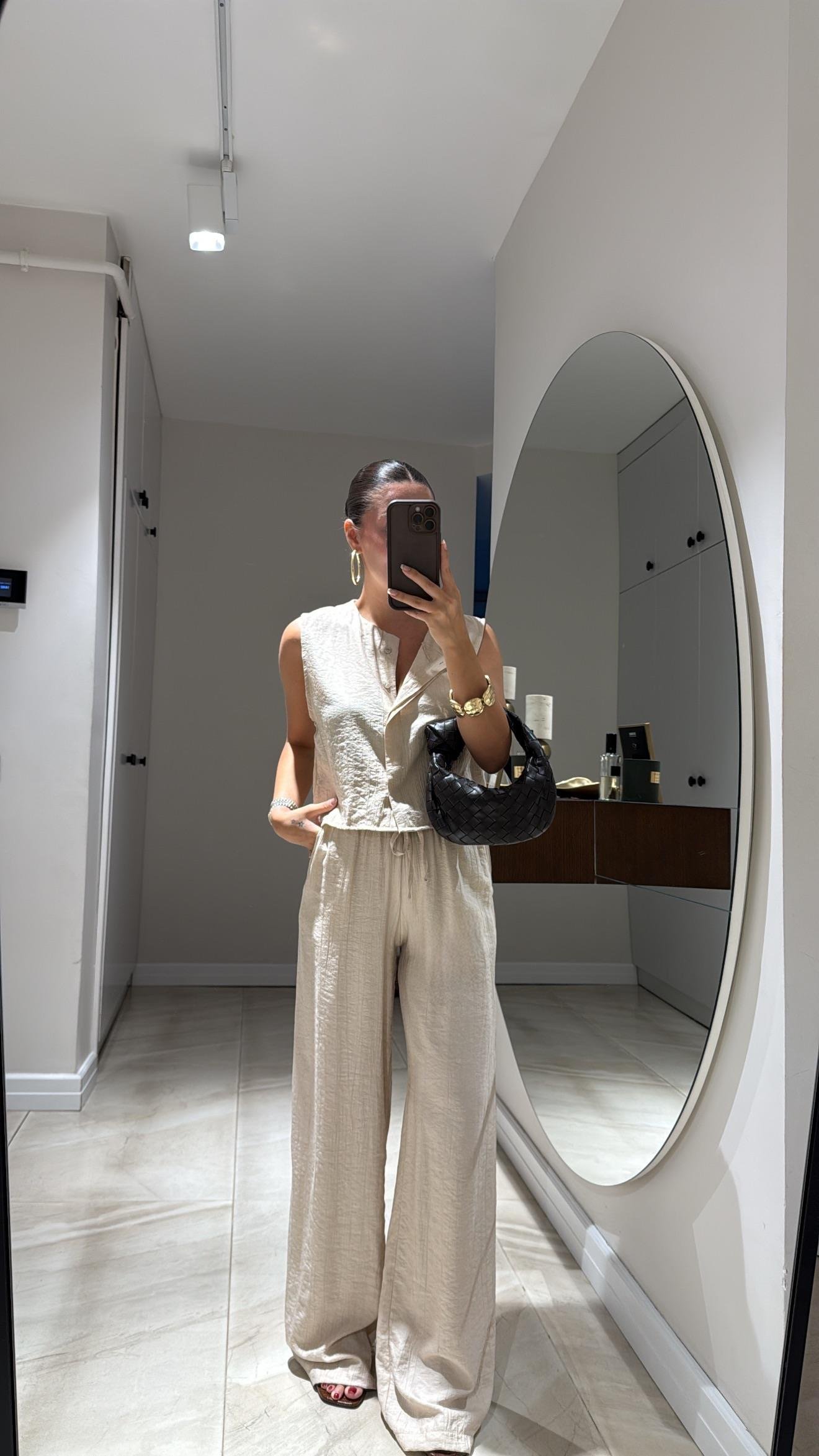 Bej Ön Düğmeli Yelekli Takım