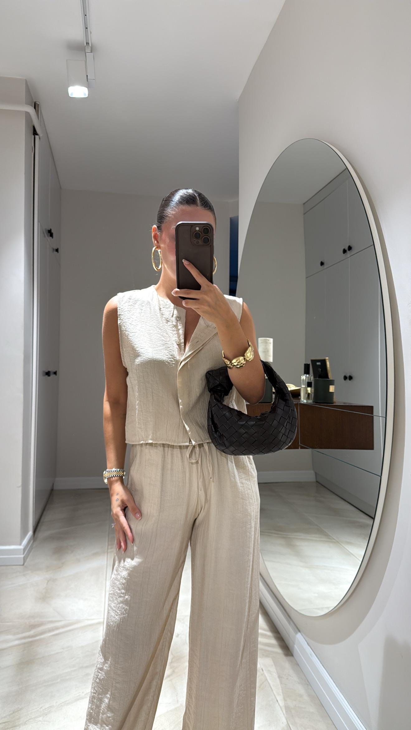 Bej Ön Düğmeli Yelekli Takım