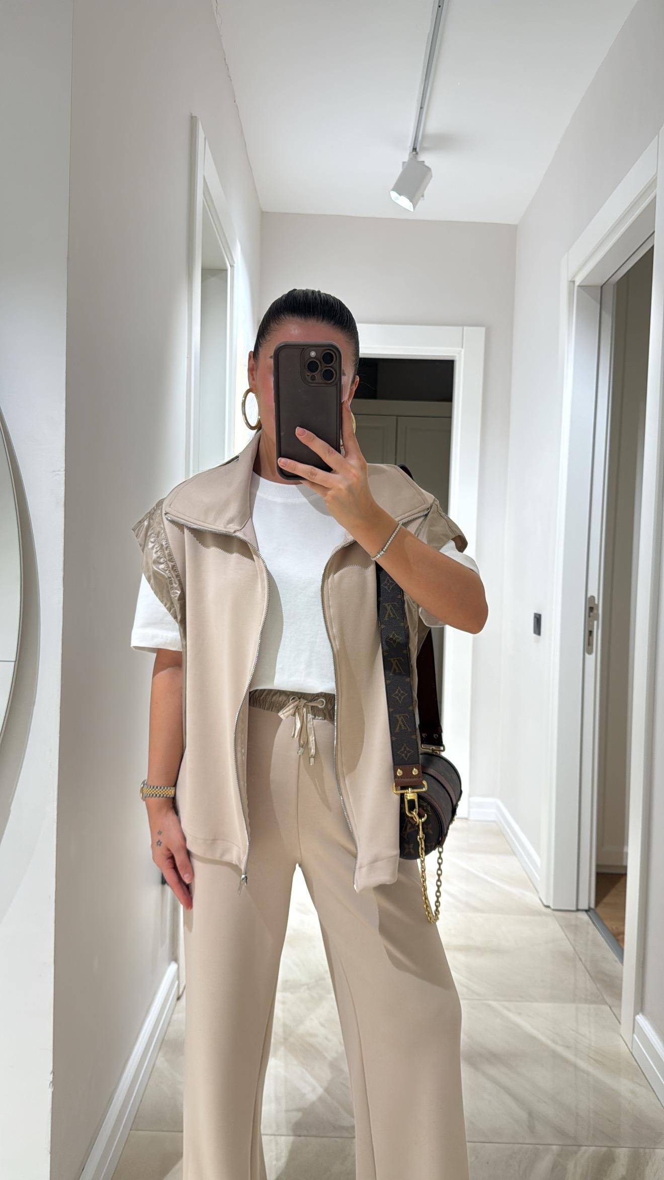 Bej Paraşüt Kumaş Detaylı Marka Model Takım