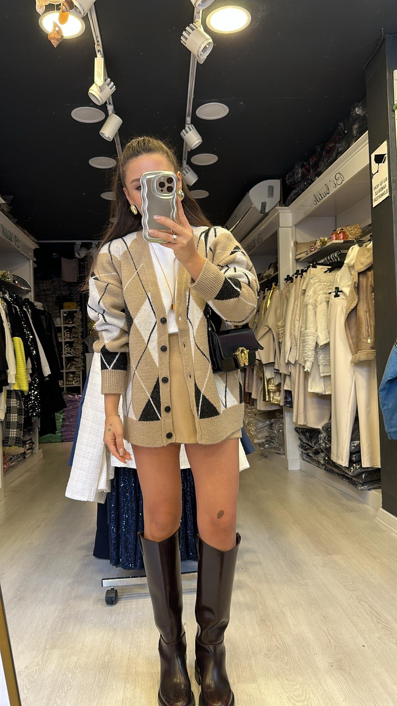 Bej Siyah Baklava Desen Düğmeli Hırka 