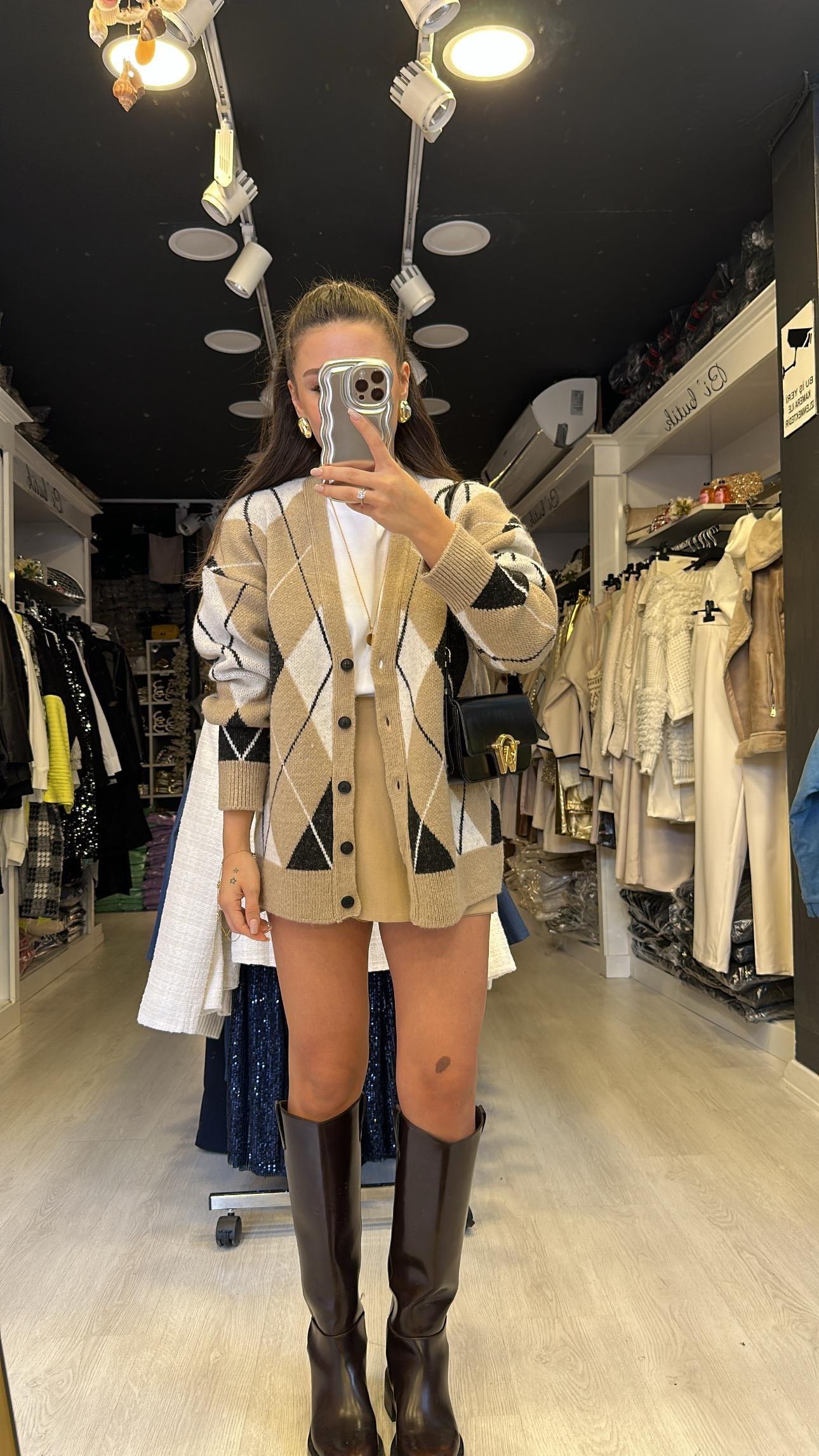 Bej Siyah Baklava Desen Düğmeli Hırka 