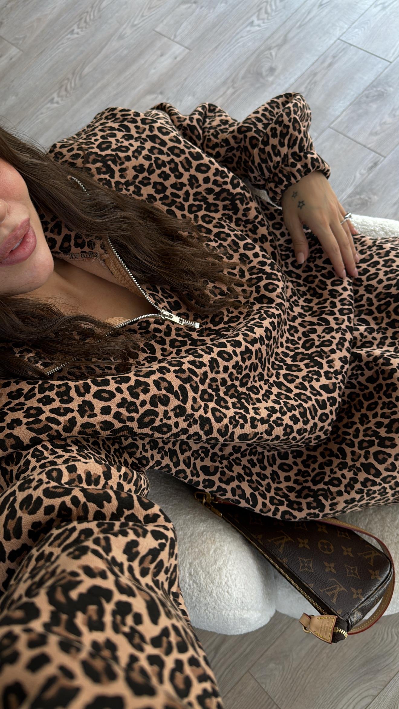 Bej Siyah Leopar Desen Ön Fermuarlı Sweat 