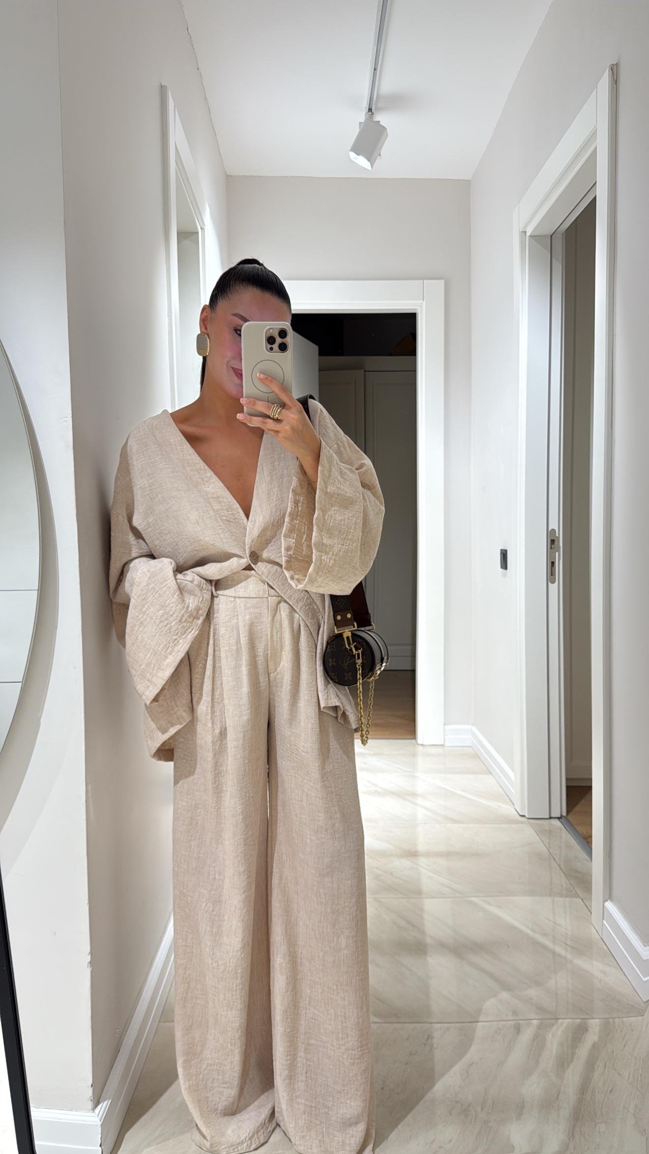 Bej Tek Düğme Detaylı Bluz Pantolon Takım